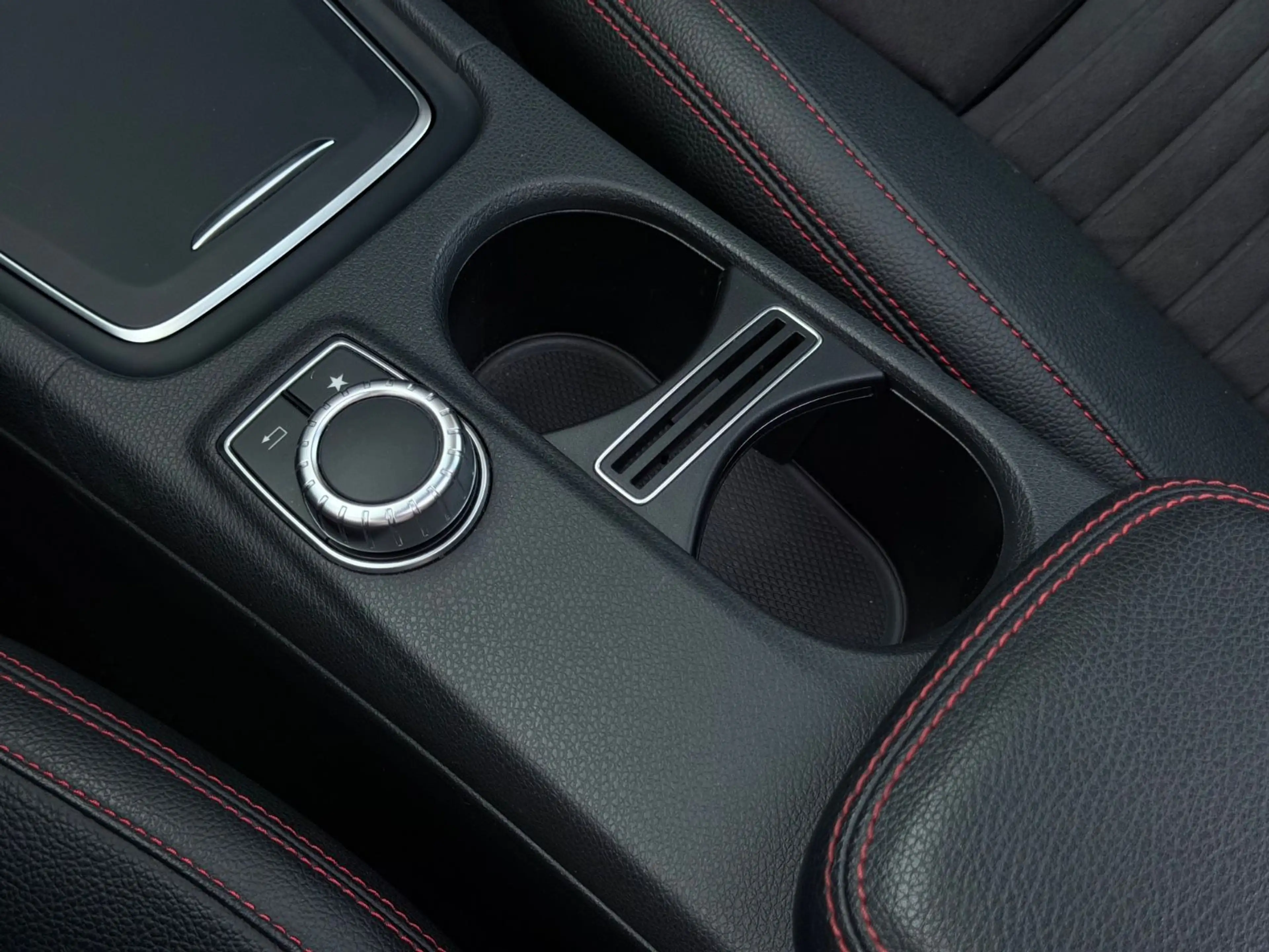 Mercedes-Benz CLA 220 d AMG-LINE/PANORAMA/LED/NAVI/AMBIENTE — photo 15