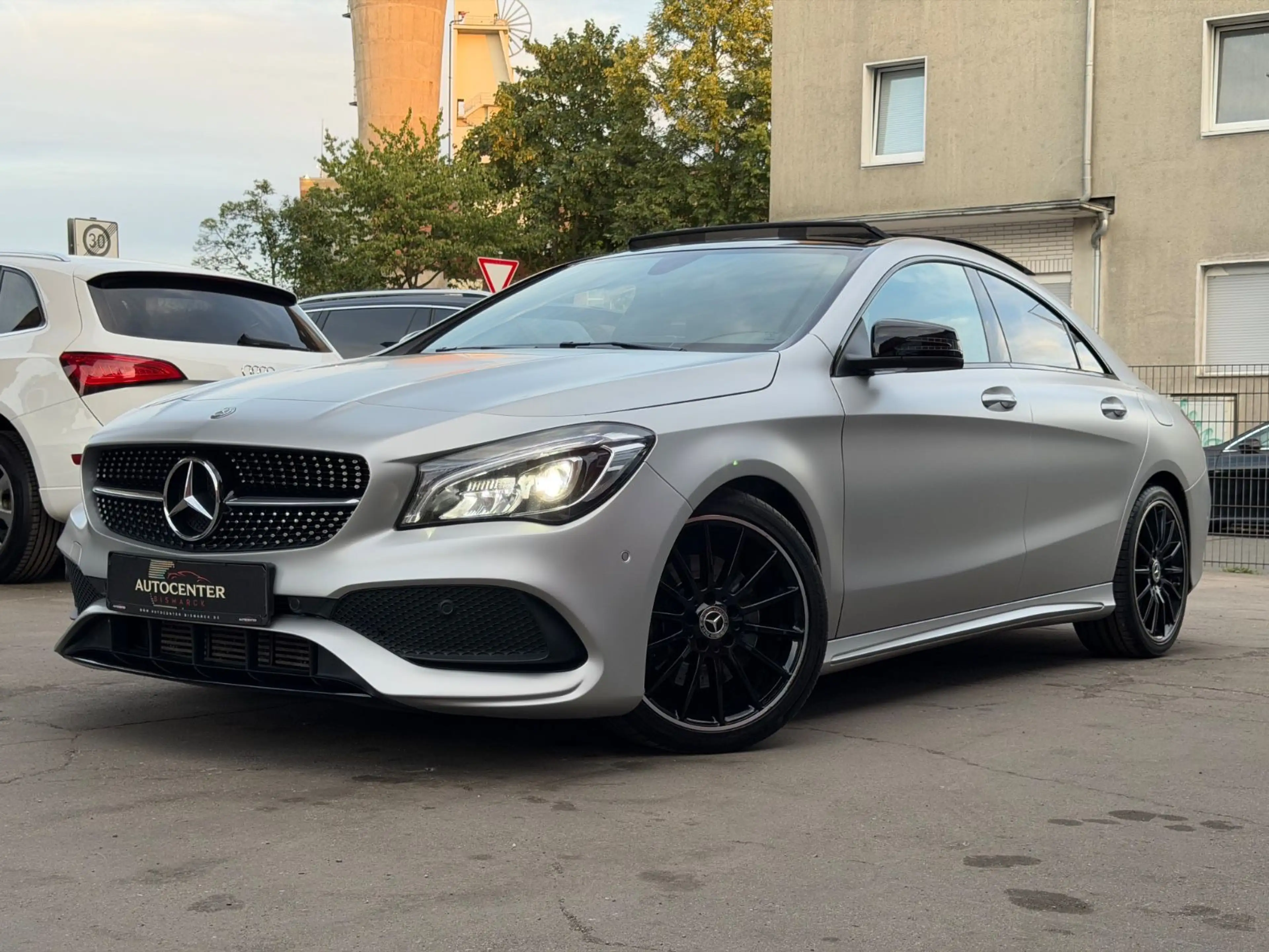 Mercedes-Benz CLA 220 d AMG-LINE/PANORAMA/LED/NAVI/AMBIENTE