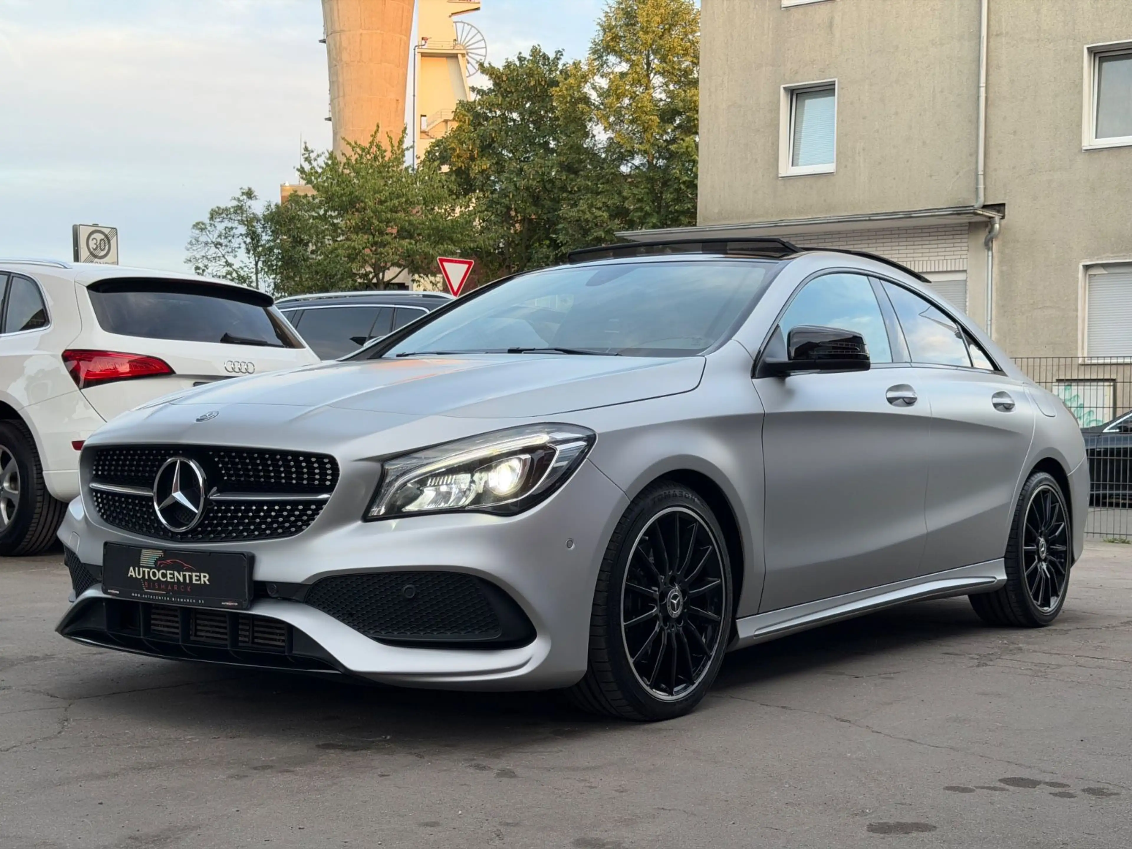 Mercedes-Benz CLA 220 d AMG-LINE/PANORAMA/LED/NAVI/AMBIENTE — photo 4