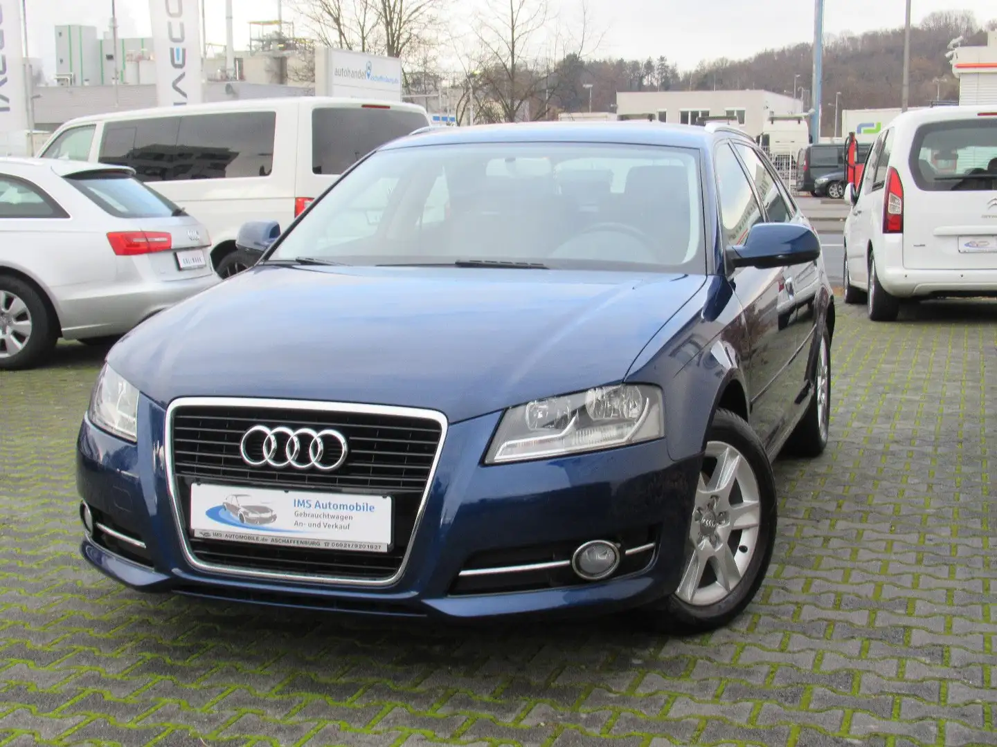 Audi A3 Sportback 1.2 TFSI Attraction*AHK*PDC*SHZ* Blau - 1