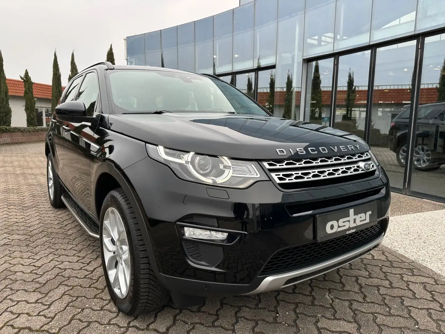 Land Rover Discovery Sport P240 HSE|Meridian|TV|7 Sitzer Schwarz - 2