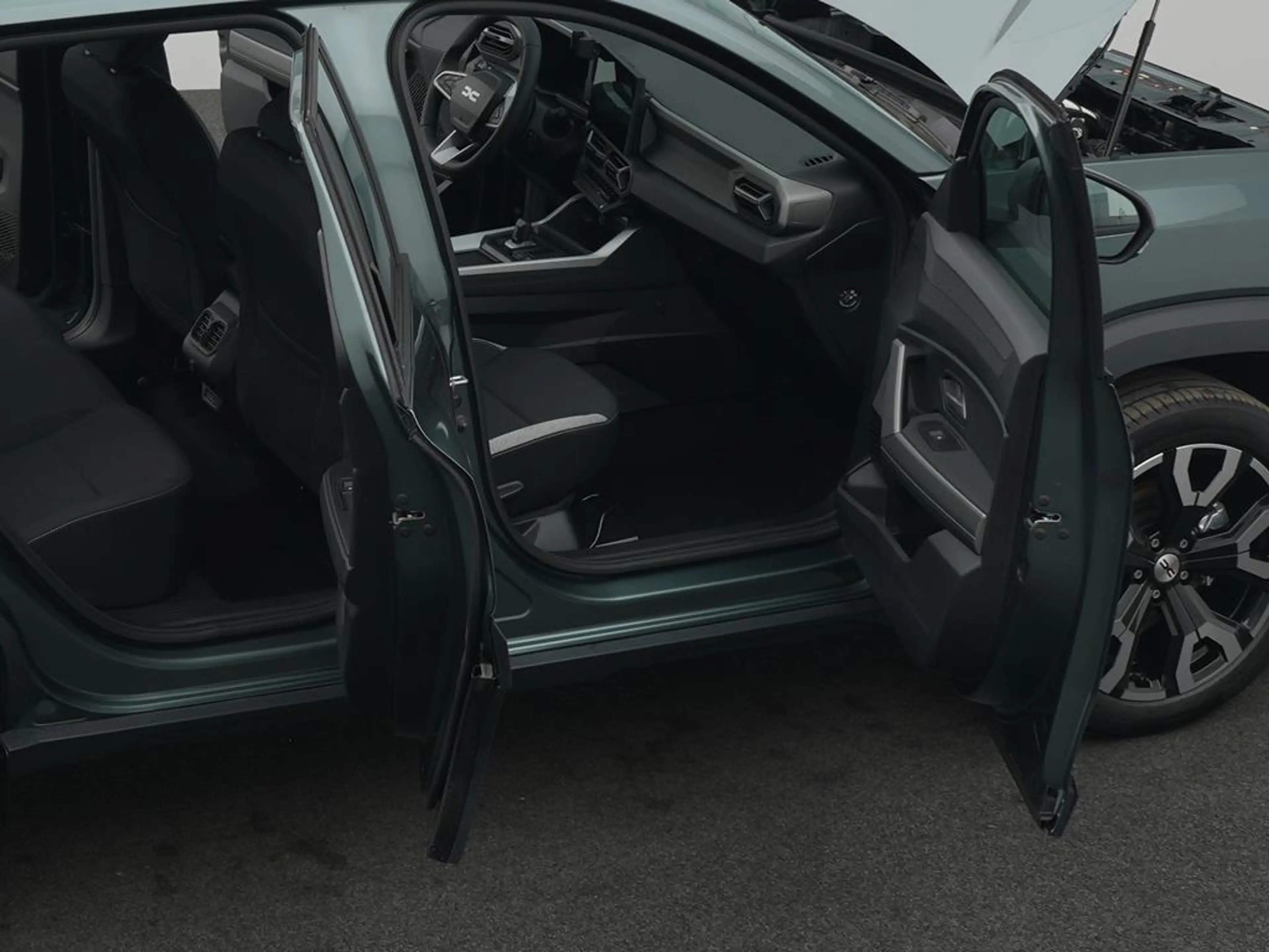 Dacia Bigster Journey Hybrid 155 — photo 10