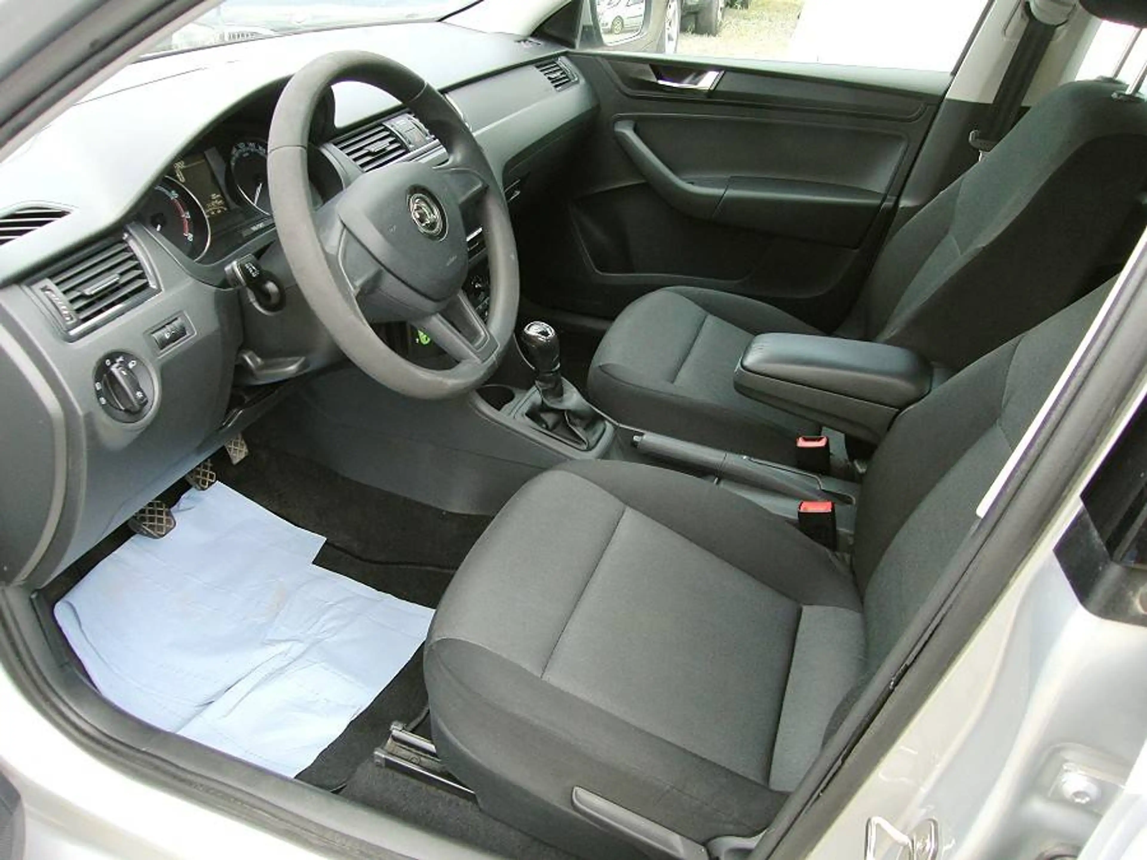 Skoda Rapid/Spaceback 1.0 TSI Klima — photo 11