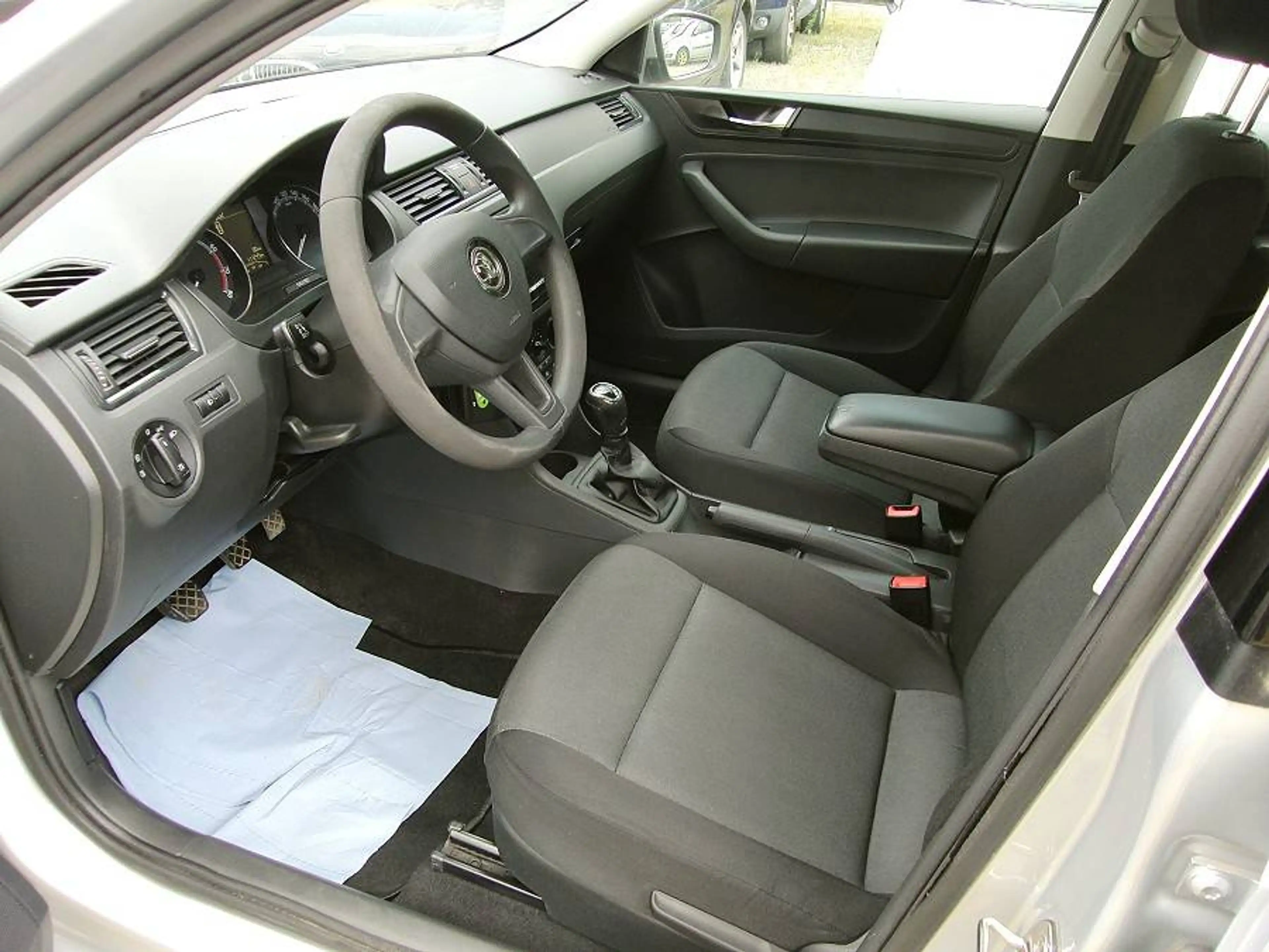 Skoda Rapid/Spaceback 1.0 TSI Klima — photo 10