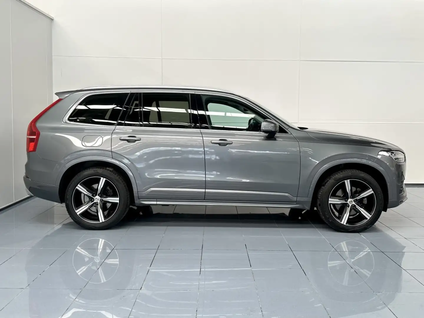 Volvo XC90 B5 Momentum Pro 7pl. AWD Aut. Grau - 2