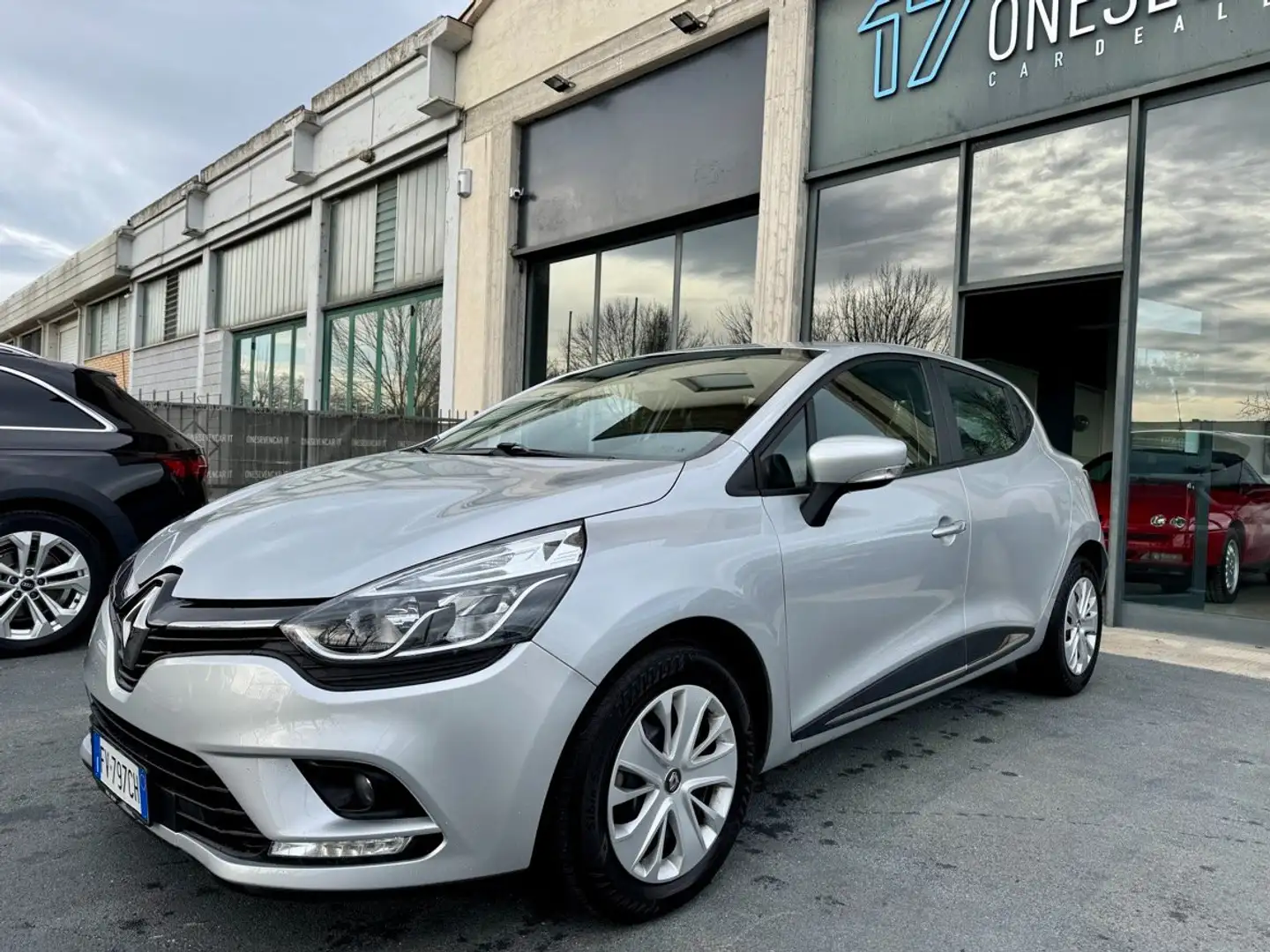 Renault Clio Clio 1.5 dci energy Life 75cv my18 NEOPATEN Argento - 1