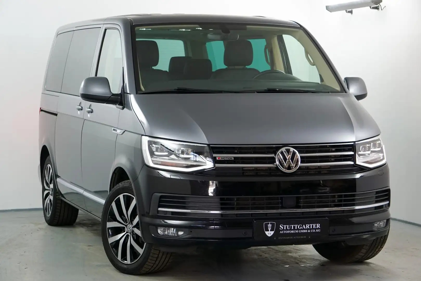 Volkswagen T6 Multivan Multivan Highline 4M Navi Leder ACC Bett Schwarz - 1