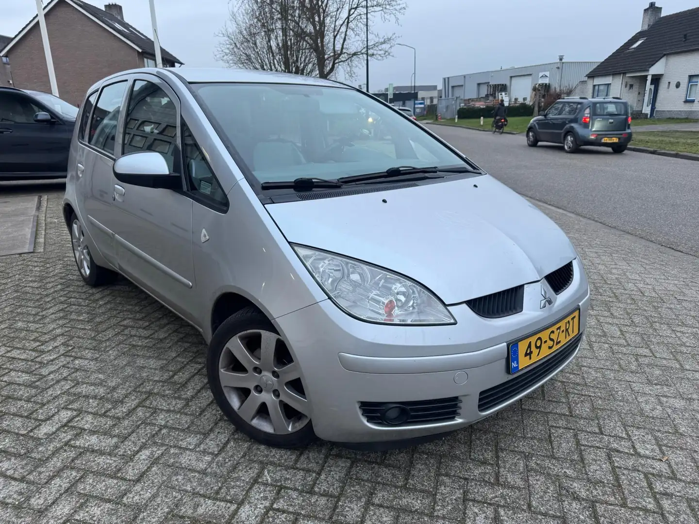 Mitsubishi Colt 1.3 Heartbeat Airco, Nieuwe APK Gris - 2