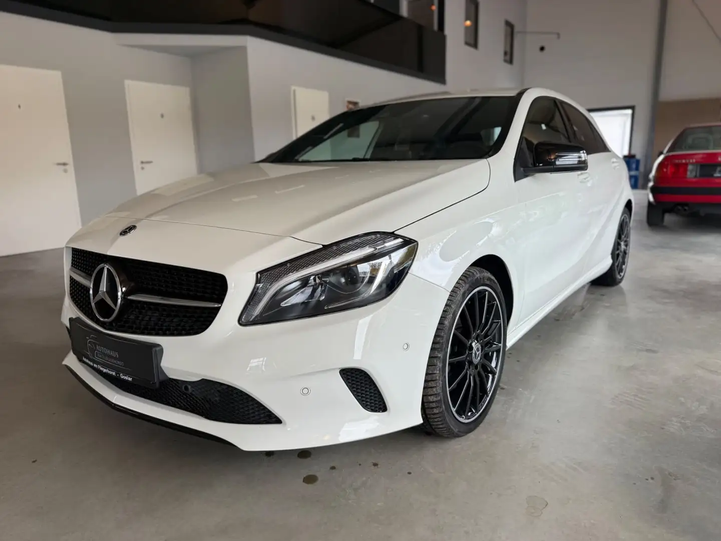 Mercedes-Benz A 220 Aut. 4Matic LED/Kam/Temp/Navi/SHZ Weiß - 1
