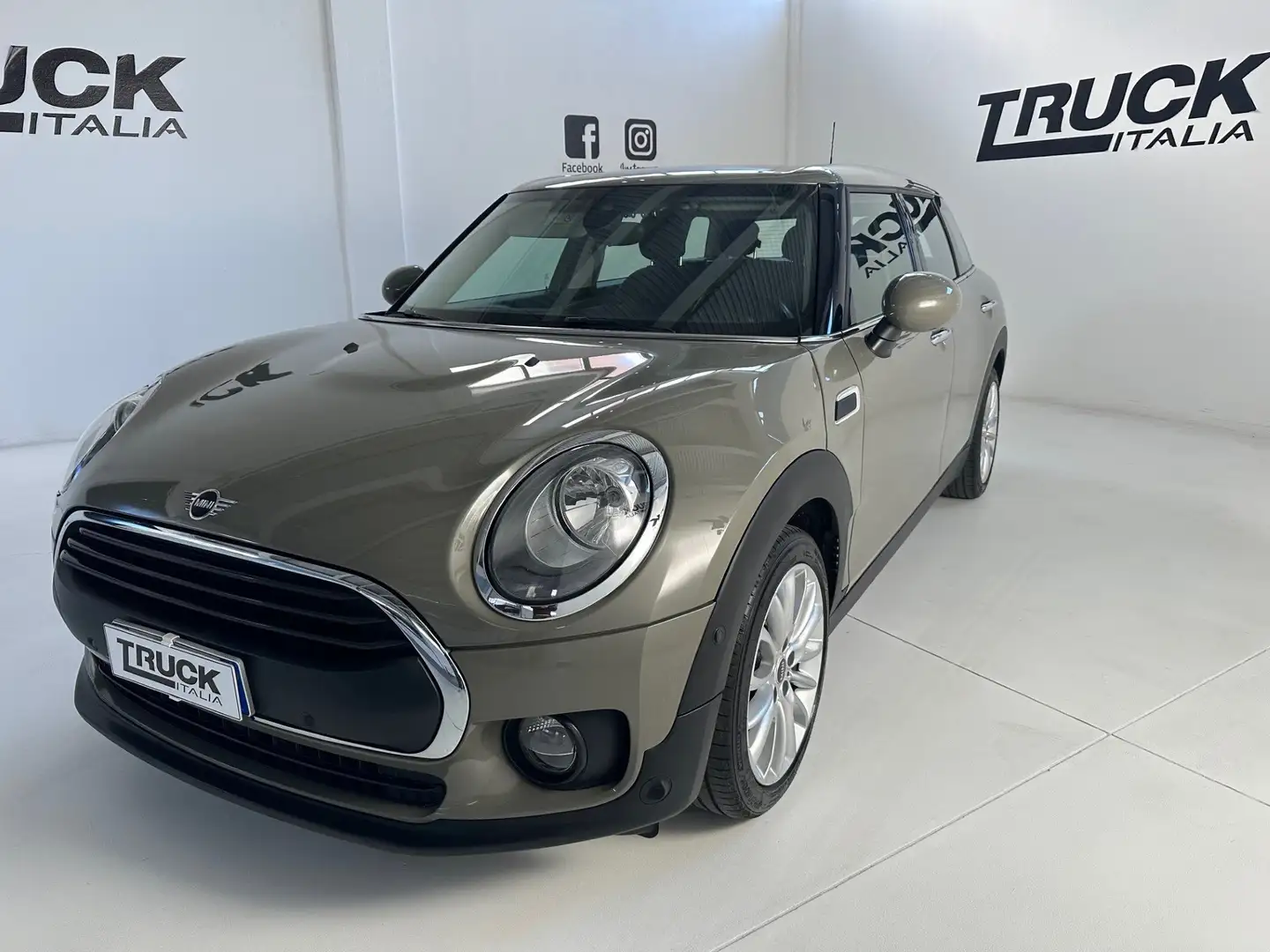MINI Cooper Clubman 1.5 Hype Beżowy - 1