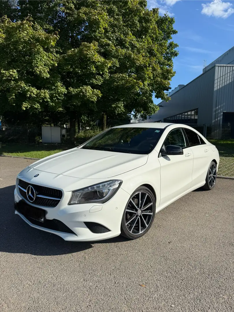 Mercedes-Benz CLA 200 7G-DCT AMG Line - 1