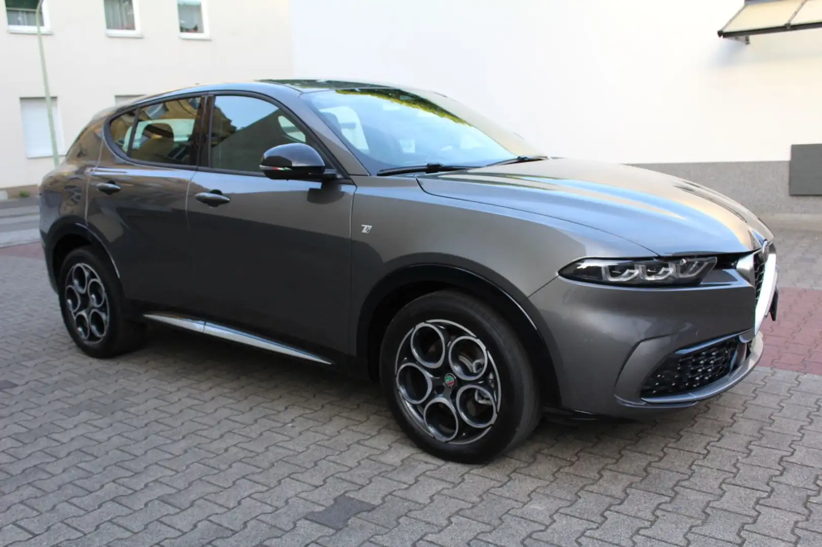 Alfa Romeo Tonale Ti ( Matrix LED / Navi / CarPlay / DAB ) Grau - 2