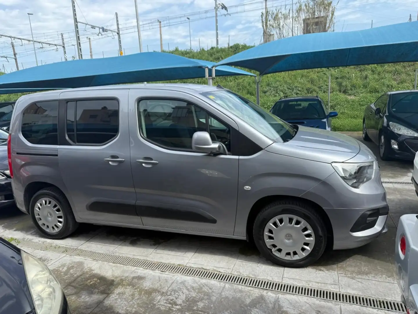 Opel Combo Life 1.5TD S/S Expression L 100 Gris - 1