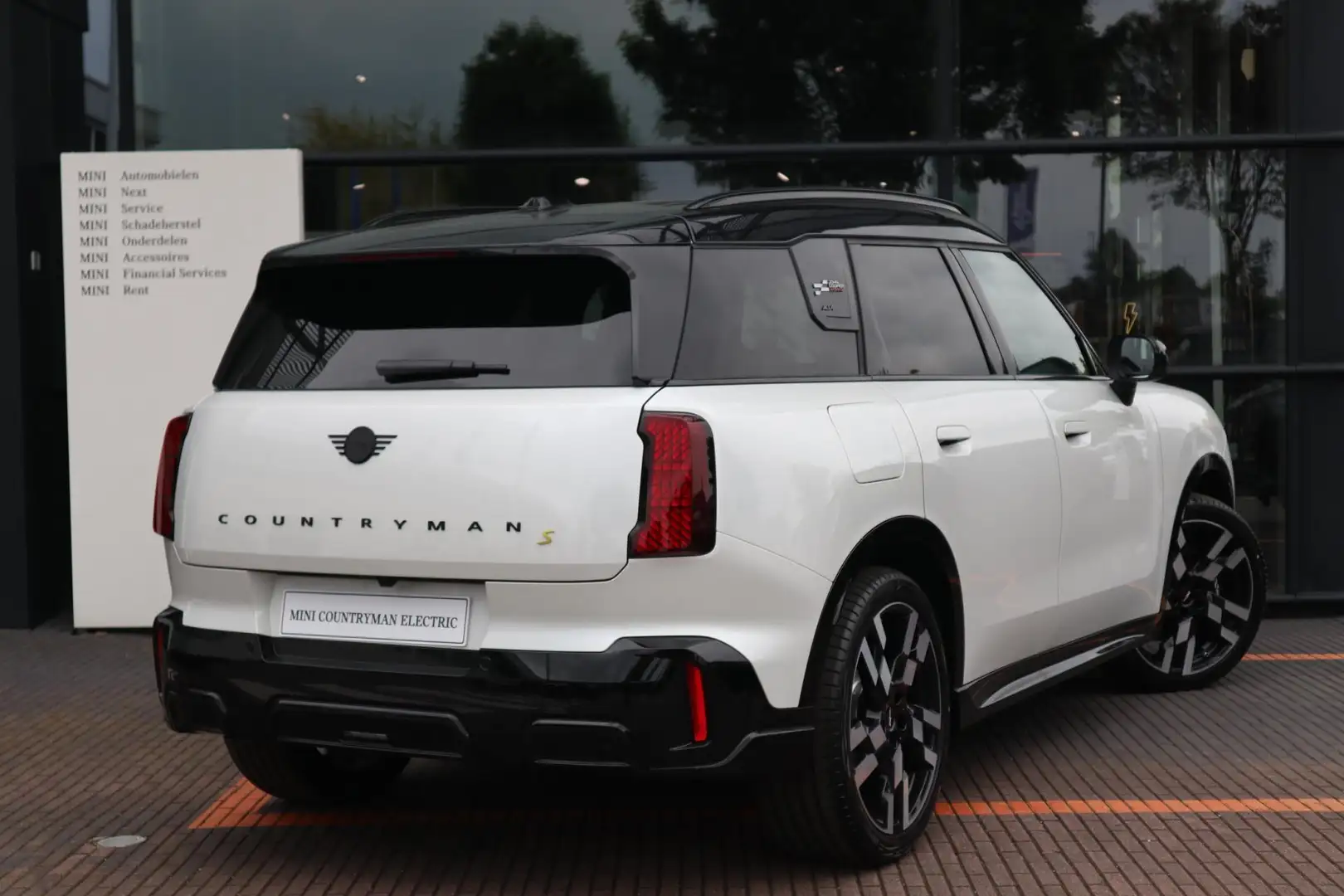 MINI Countryman SE | John Cooper Works Trim + Package L Bianco - 2