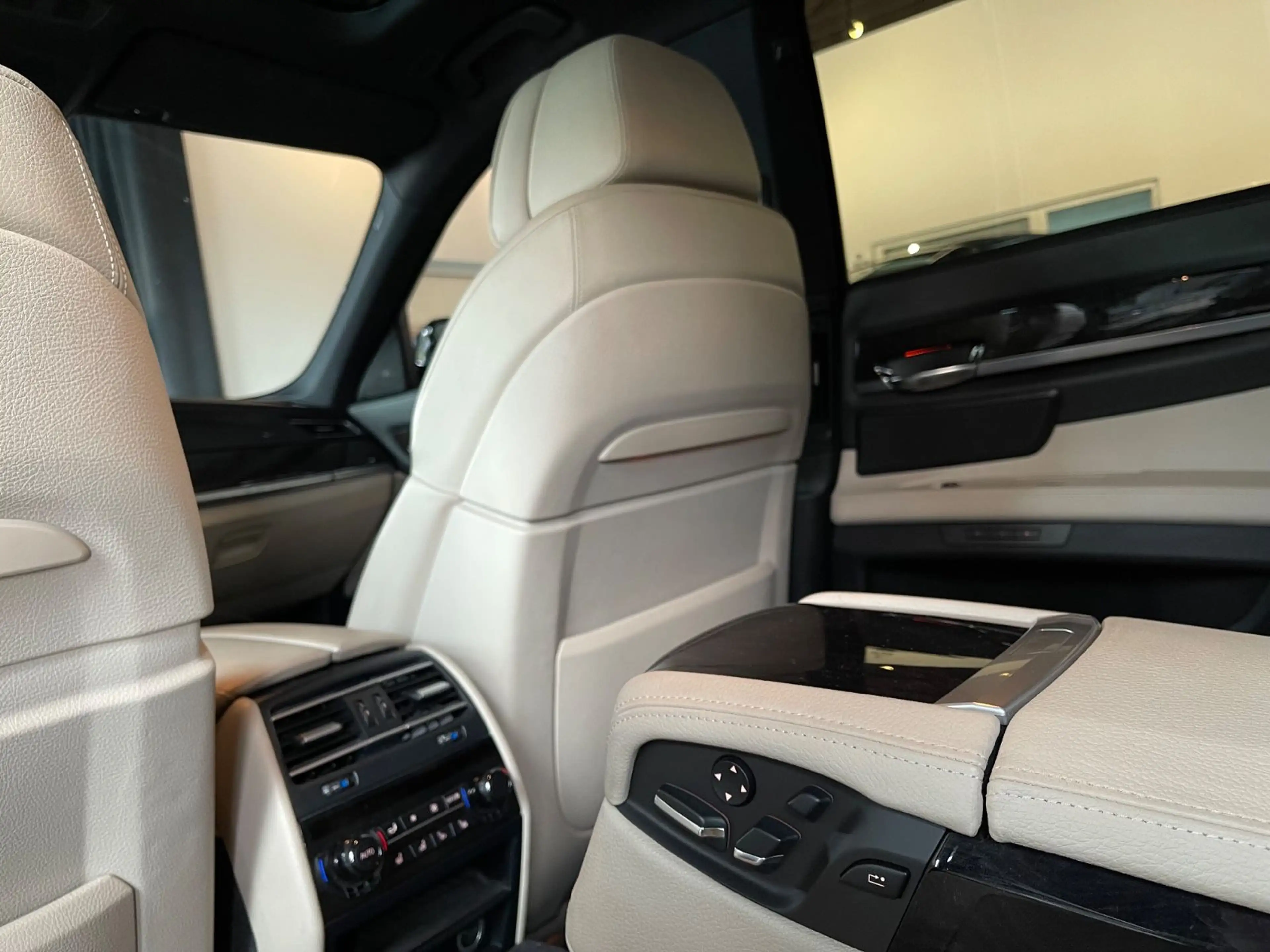 BMW 740 d Langversion | 306 PS | Massage | — photo 12