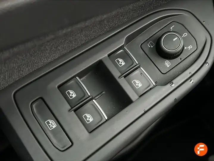 Volkswagen Golf 8 2.0 TDI 2023, foto 21