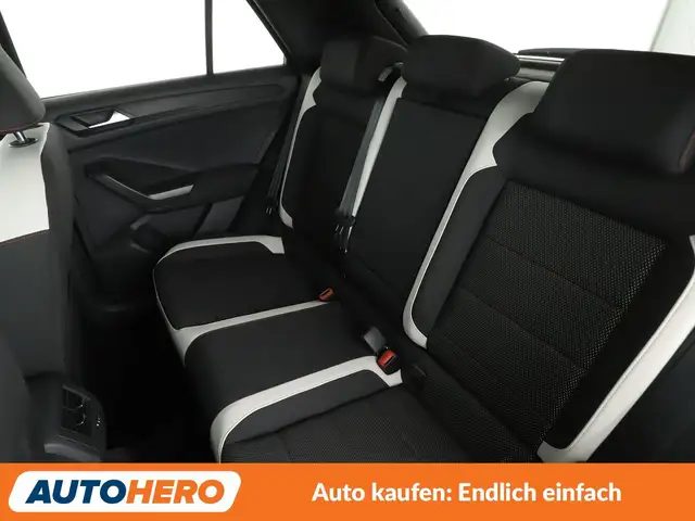 Volkswagen T-Roc view 14