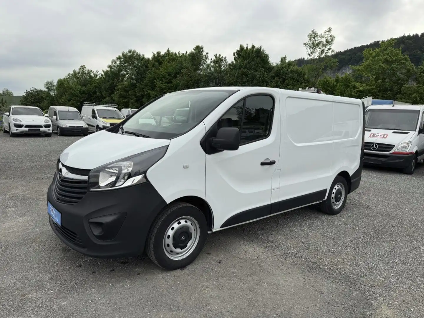 Opel Vivaro AHK Klima Weiß - 1