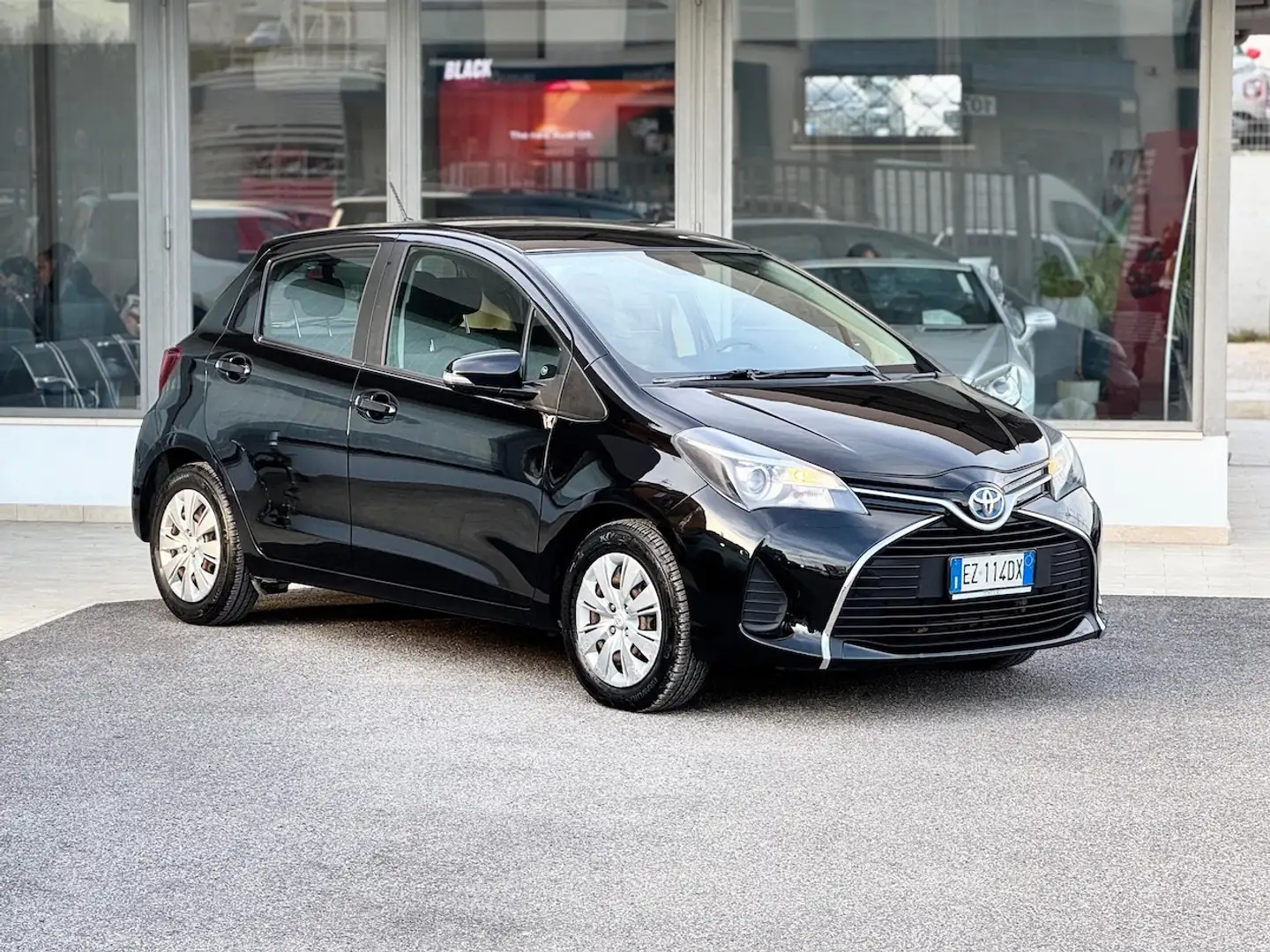 Toyota Yaris 1.5 Hybrid 75CV E6 Automatica - 2015 Nero - 1