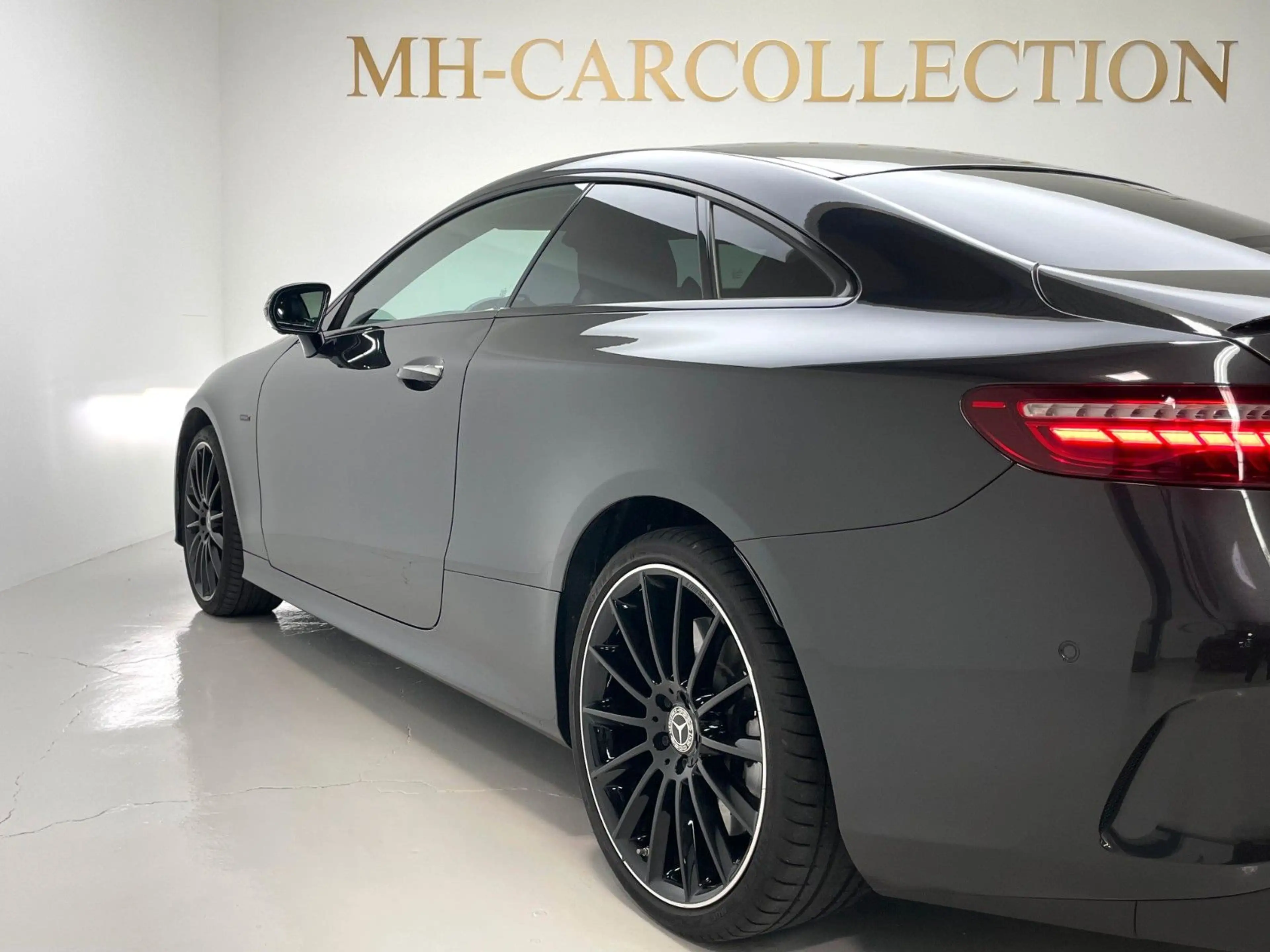 Mercedes-Benz E 450 Coupe 4Matic*1.HAND*AMG*PANO* — photo 13