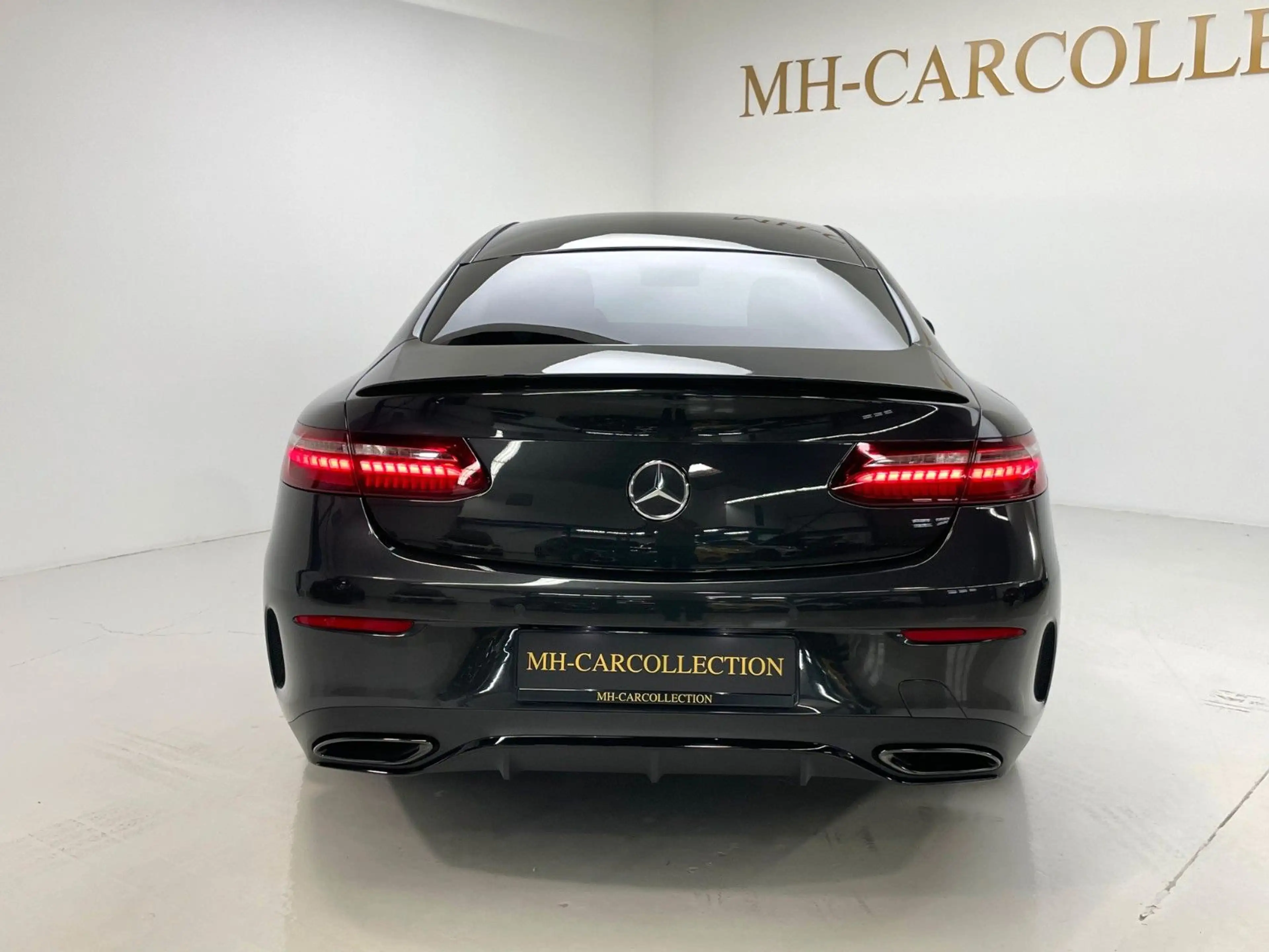 Mercedes-Benz E 450 Coupe 4Matic*1.HAND*AMG*PANO* — photo 6