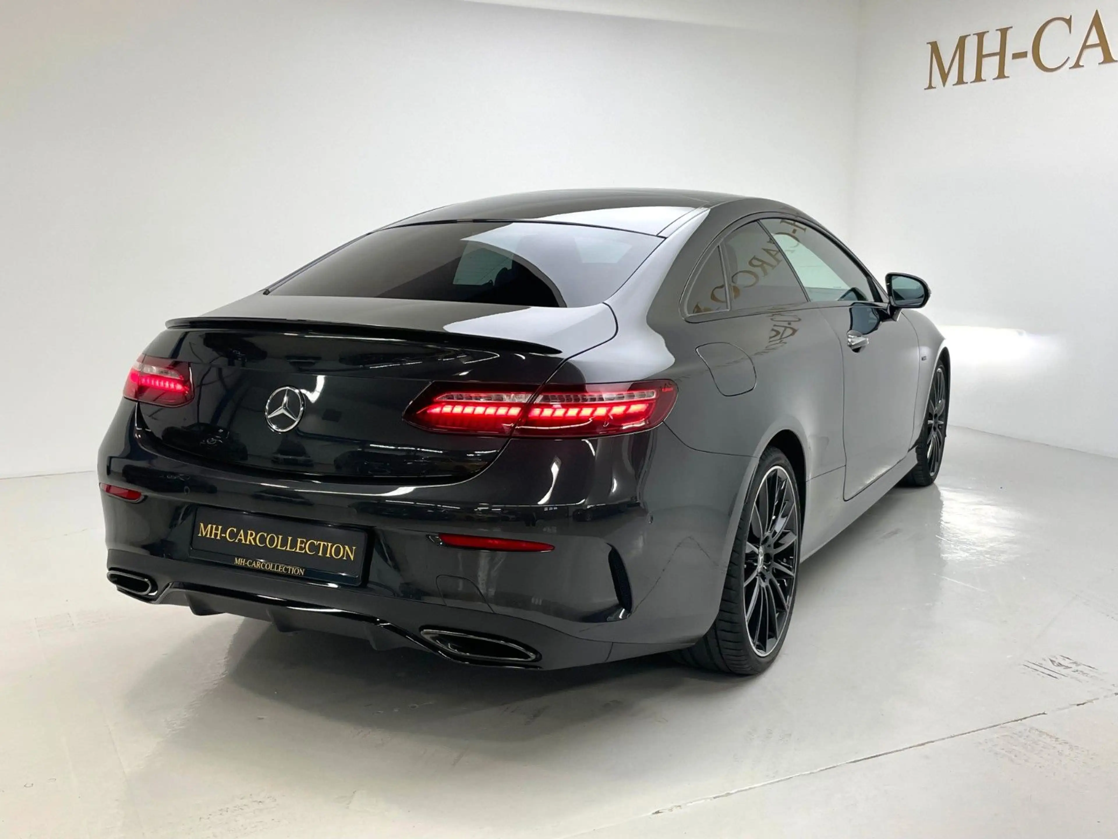 Mercedes-Benz E 450 Coupe 4Matic*1.HAND*AMG*PANO* — photo 7