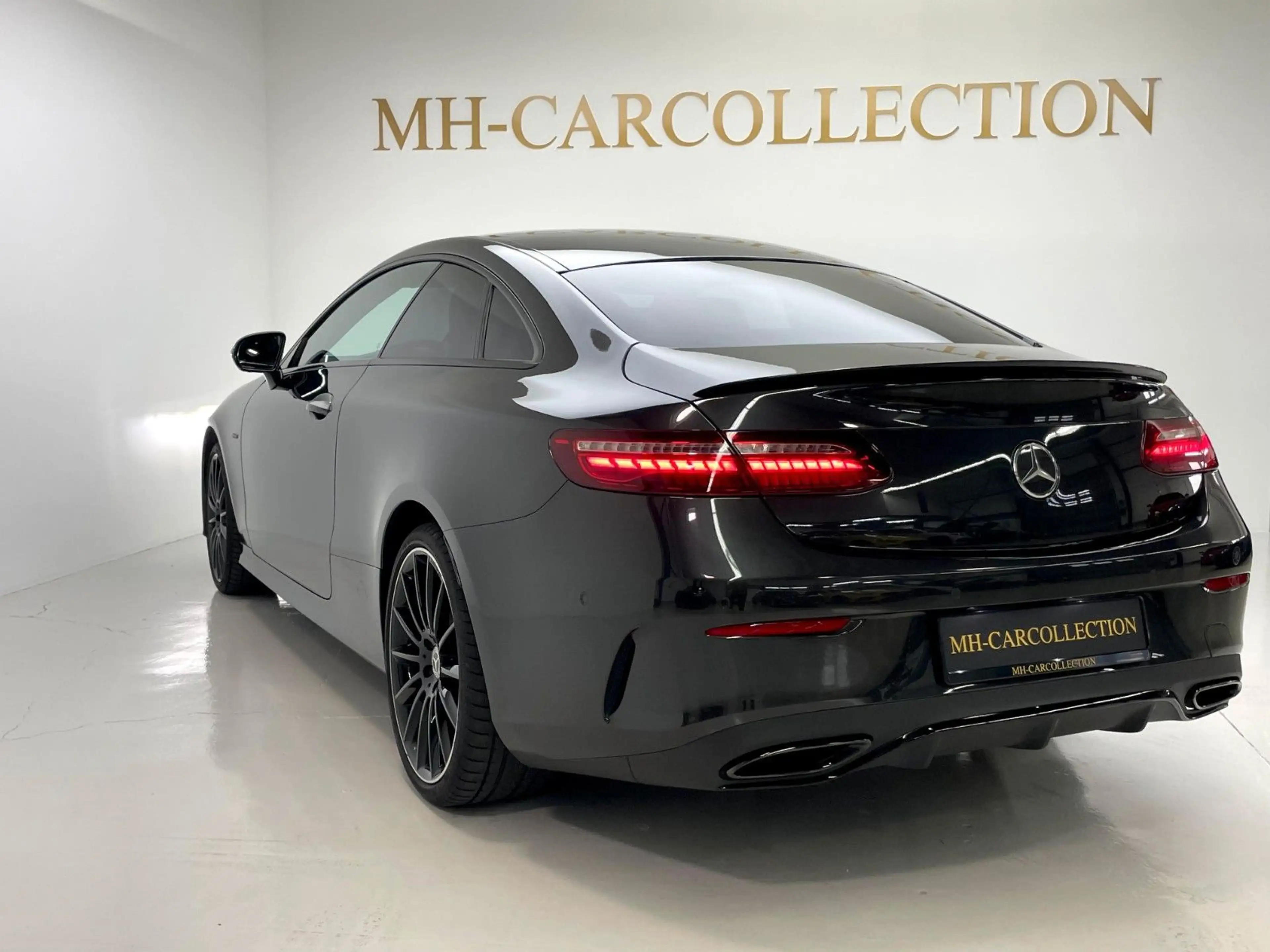 Mercedes-Benz E 450 Coupe 4Matic*1.HAND*AMG*PANO* — photo 5