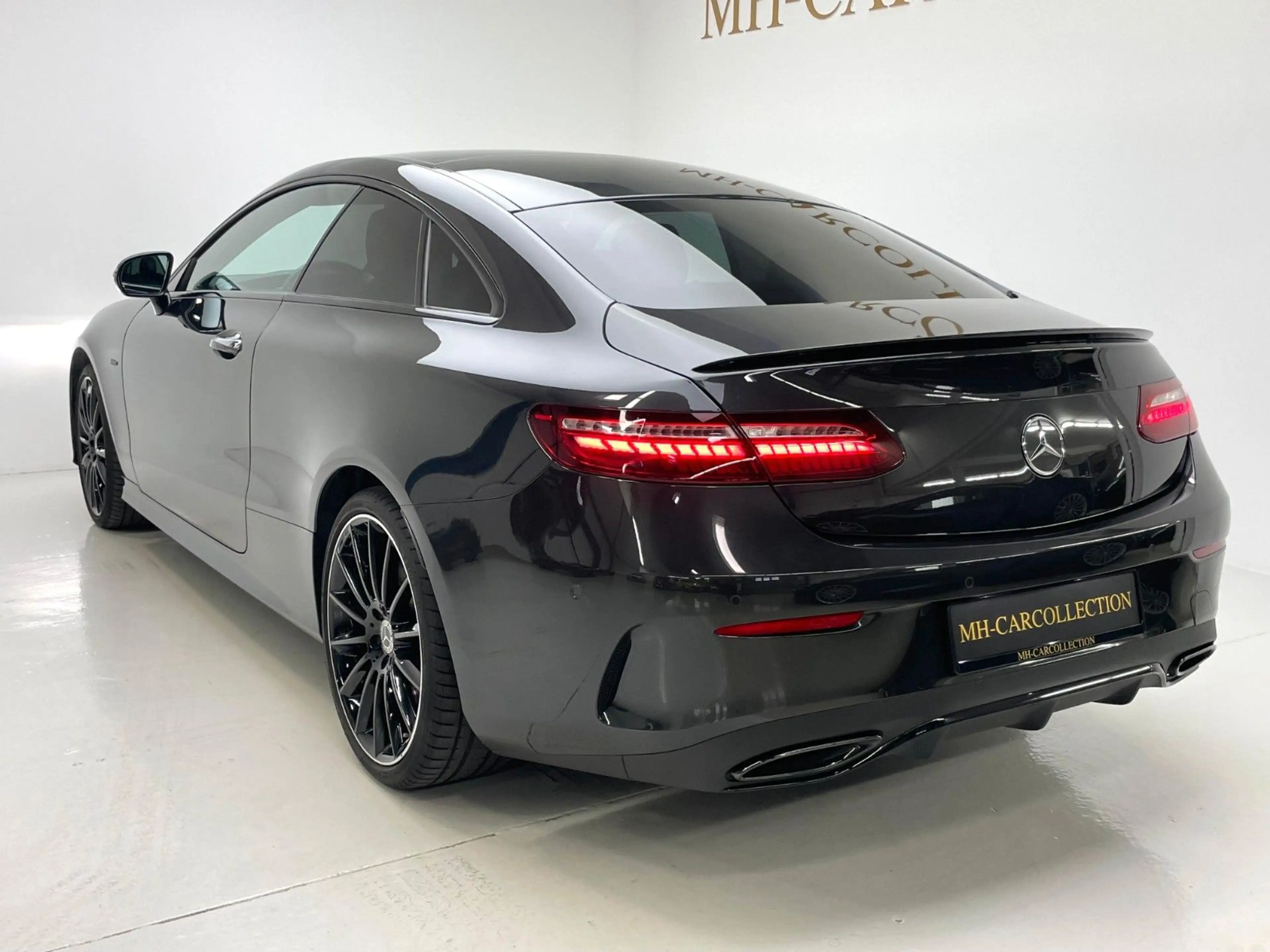 Mercedes-Benz E 450 Coupe 4Matic*1.HAND*AMG*PANO* — photo 11