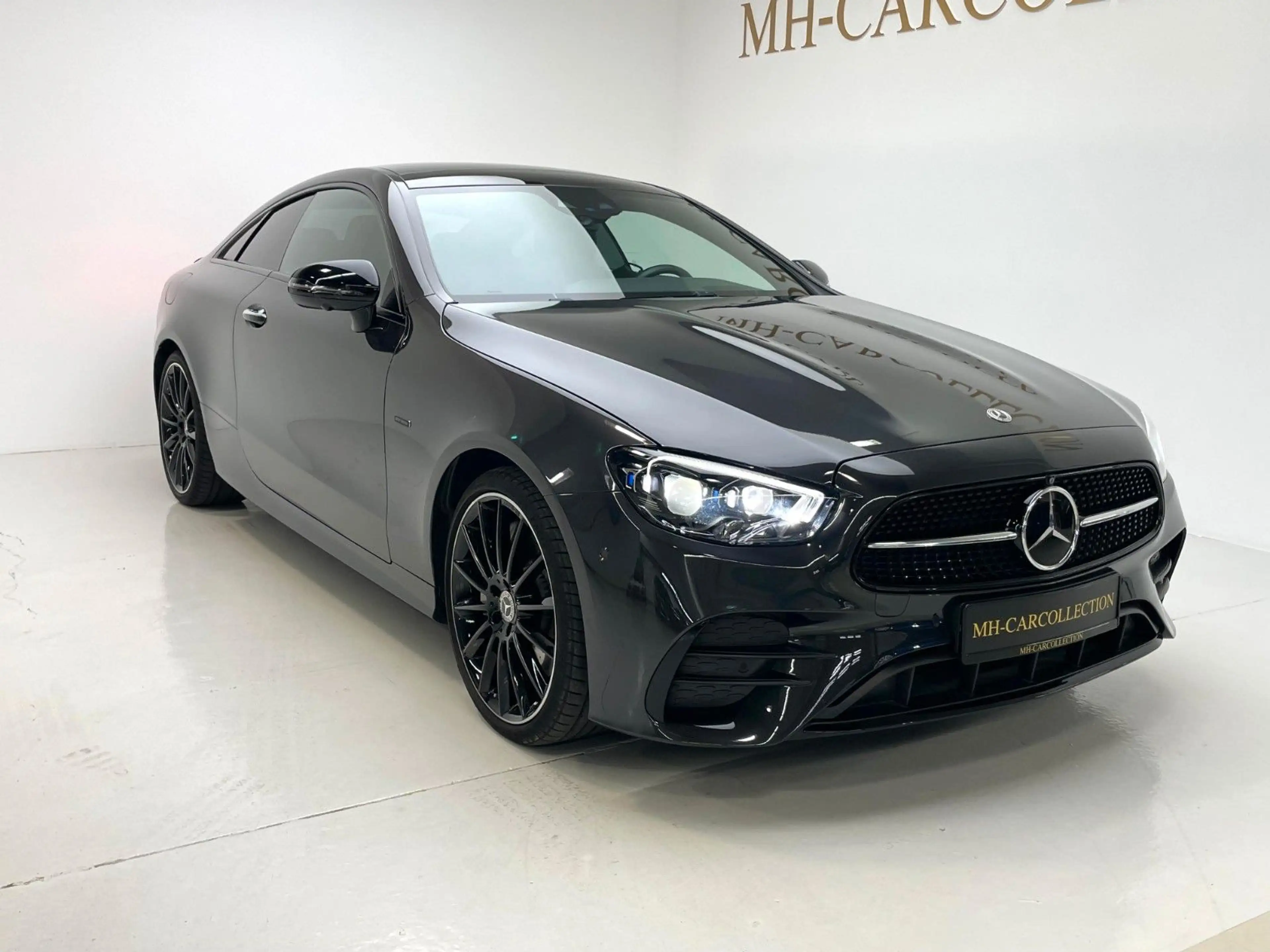 Mercedes-Benz E 450 Coupe 4Matic*1.HAND*AMG*PANO* — photo 4