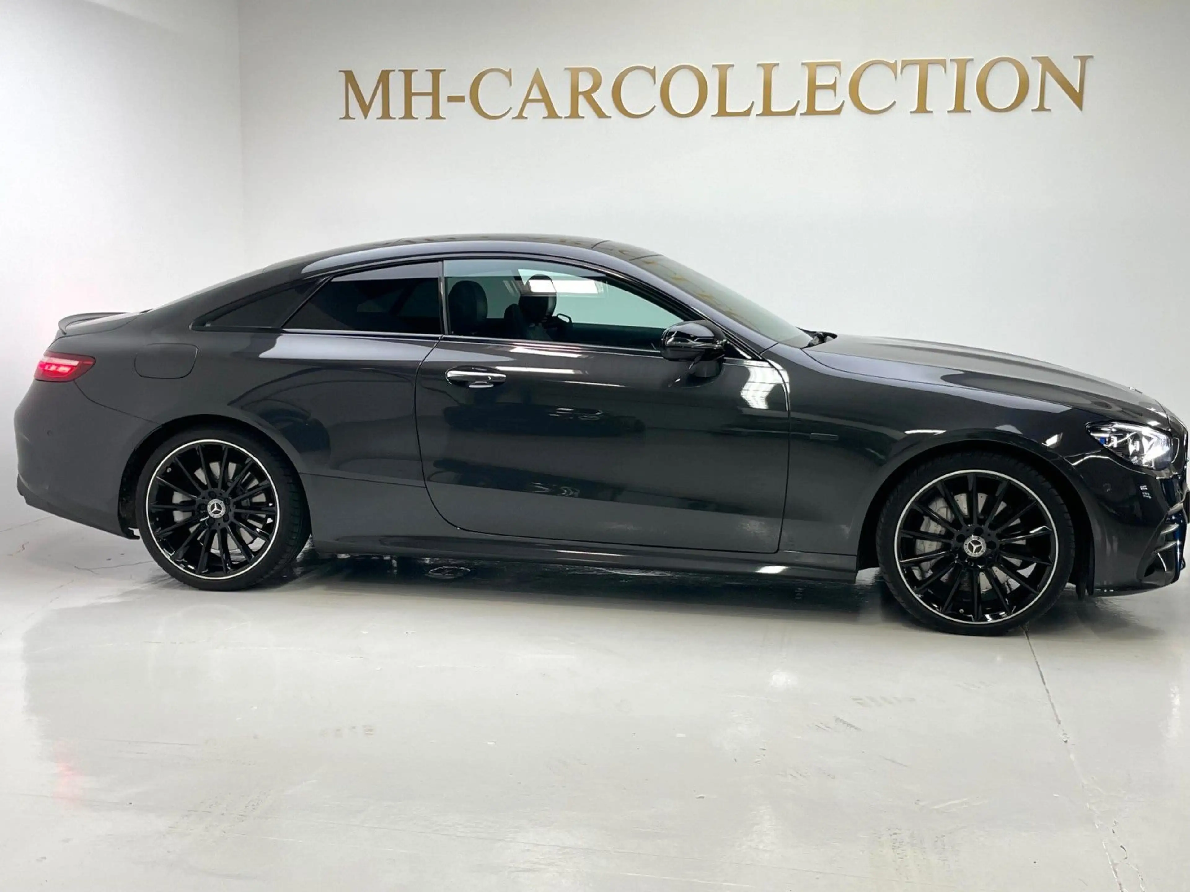 Mercedes-Benz E 450 Coupe 4Matic*1.HAND*AMG*PANO* — photo 9