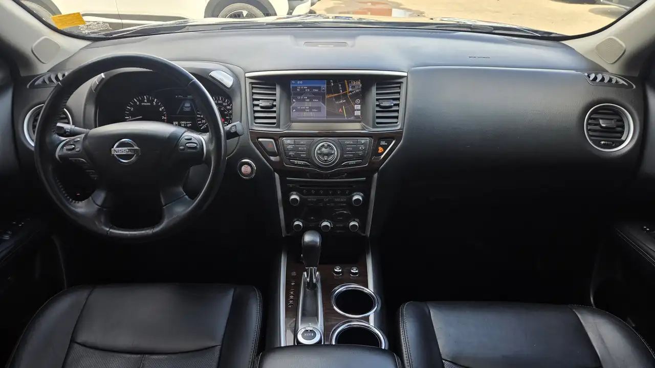 Nissan Pathfinder снимка Nissan Pathfinder