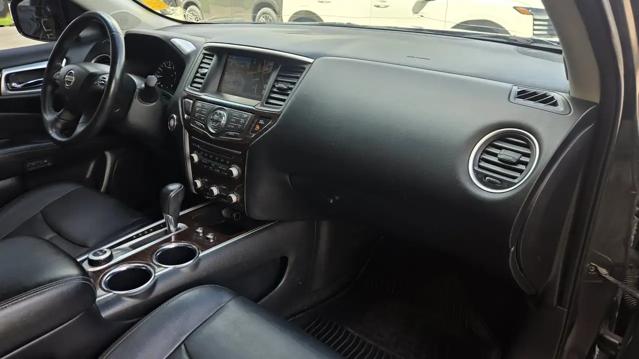 Nissan Pathfinder снимка Nissan Pathfinder