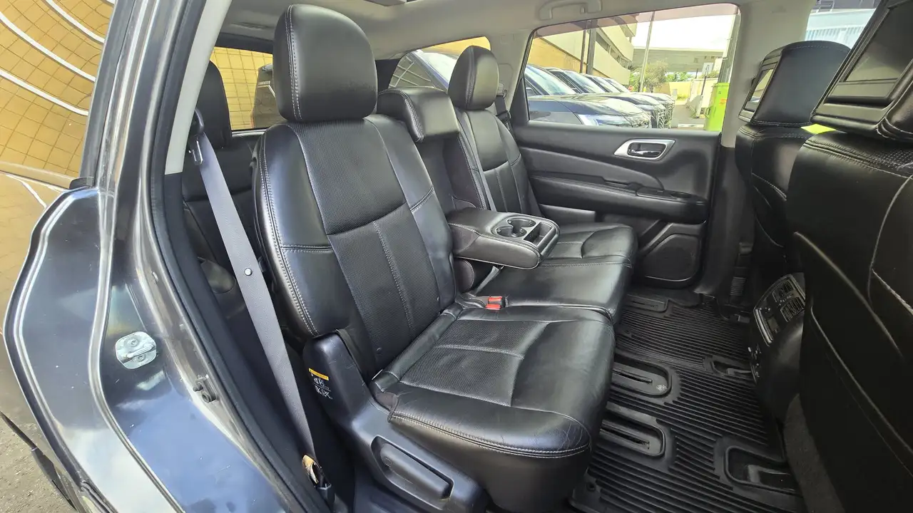 Nissan Pathfinder снимка Nissan Pathfinder
