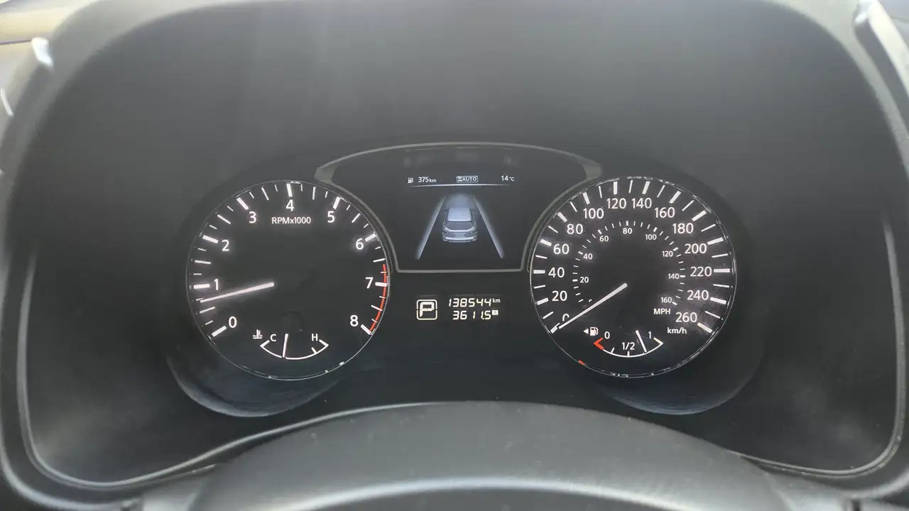 Nissan Pathfinder снимка Nissan Pathfinder
