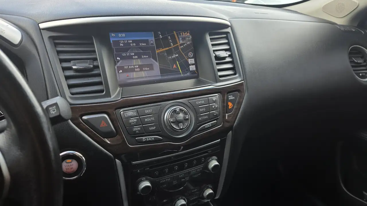 Nissan Pathfinder снимка Nissan Pathfinder
