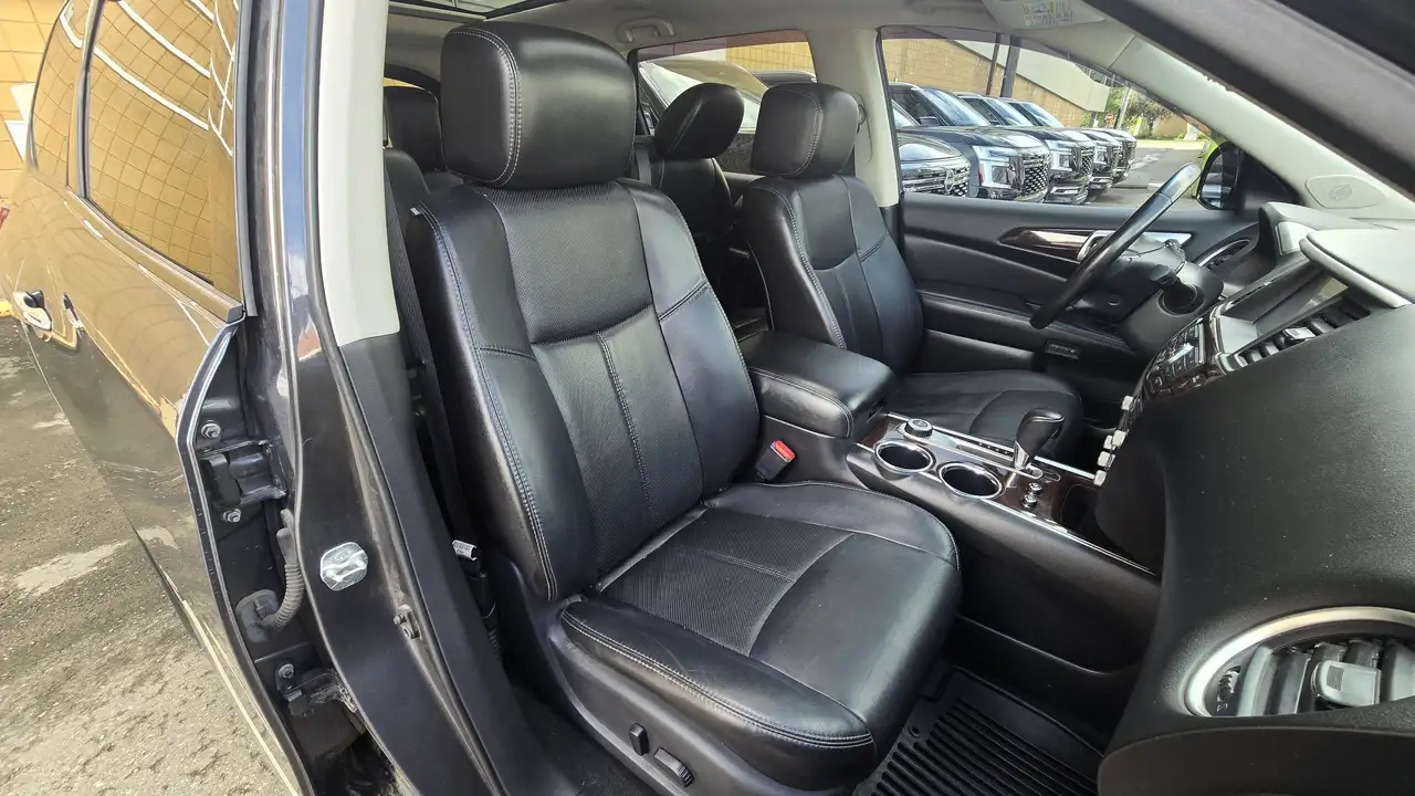 Nissan Pathfinder снимка Nissan Pathfinder