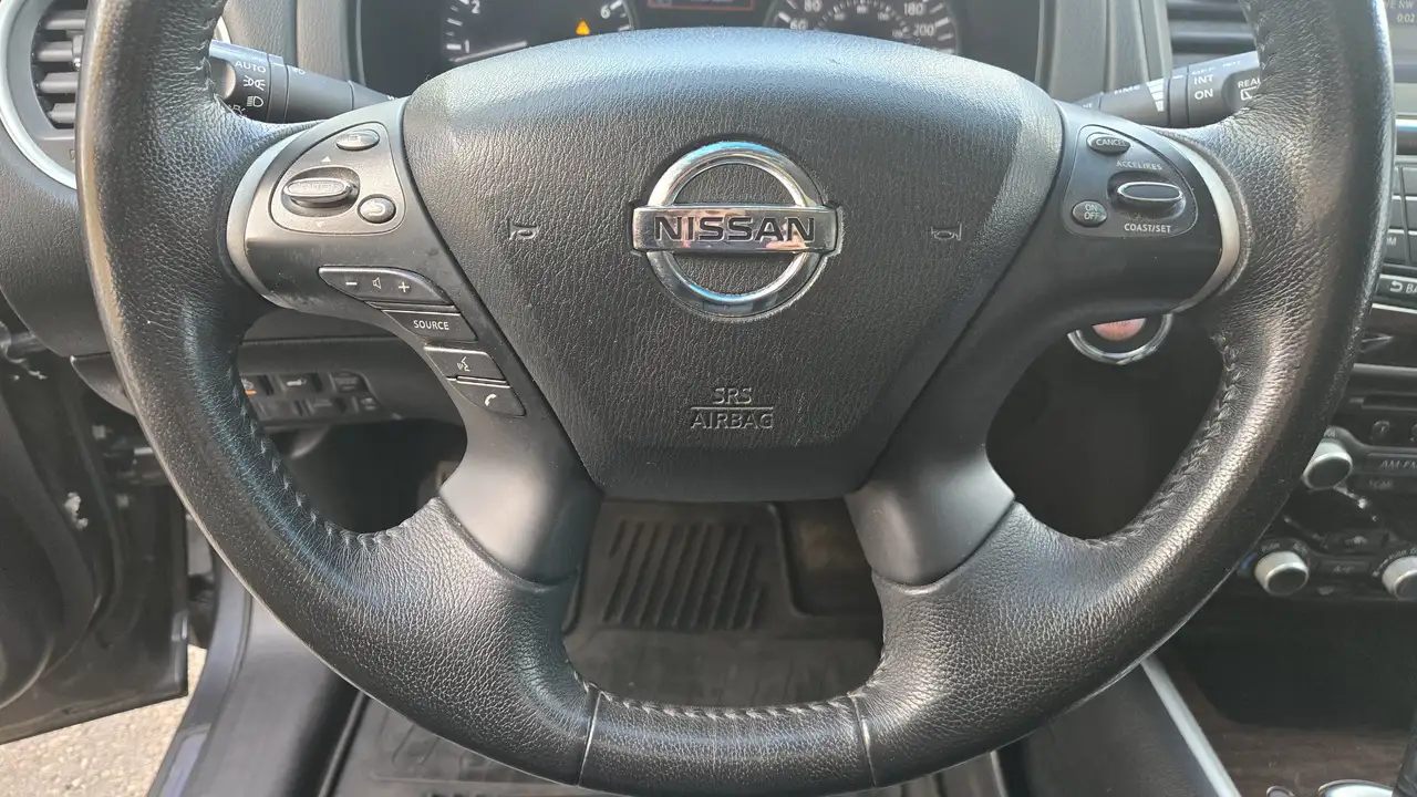 Nissan Pathfinder снимка Nissan Pathfinder