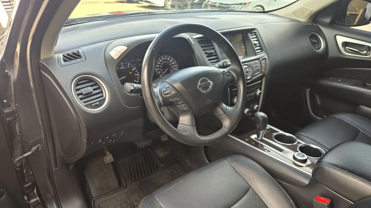 Nissan Pathfinder снимка Nissan Pathfinder