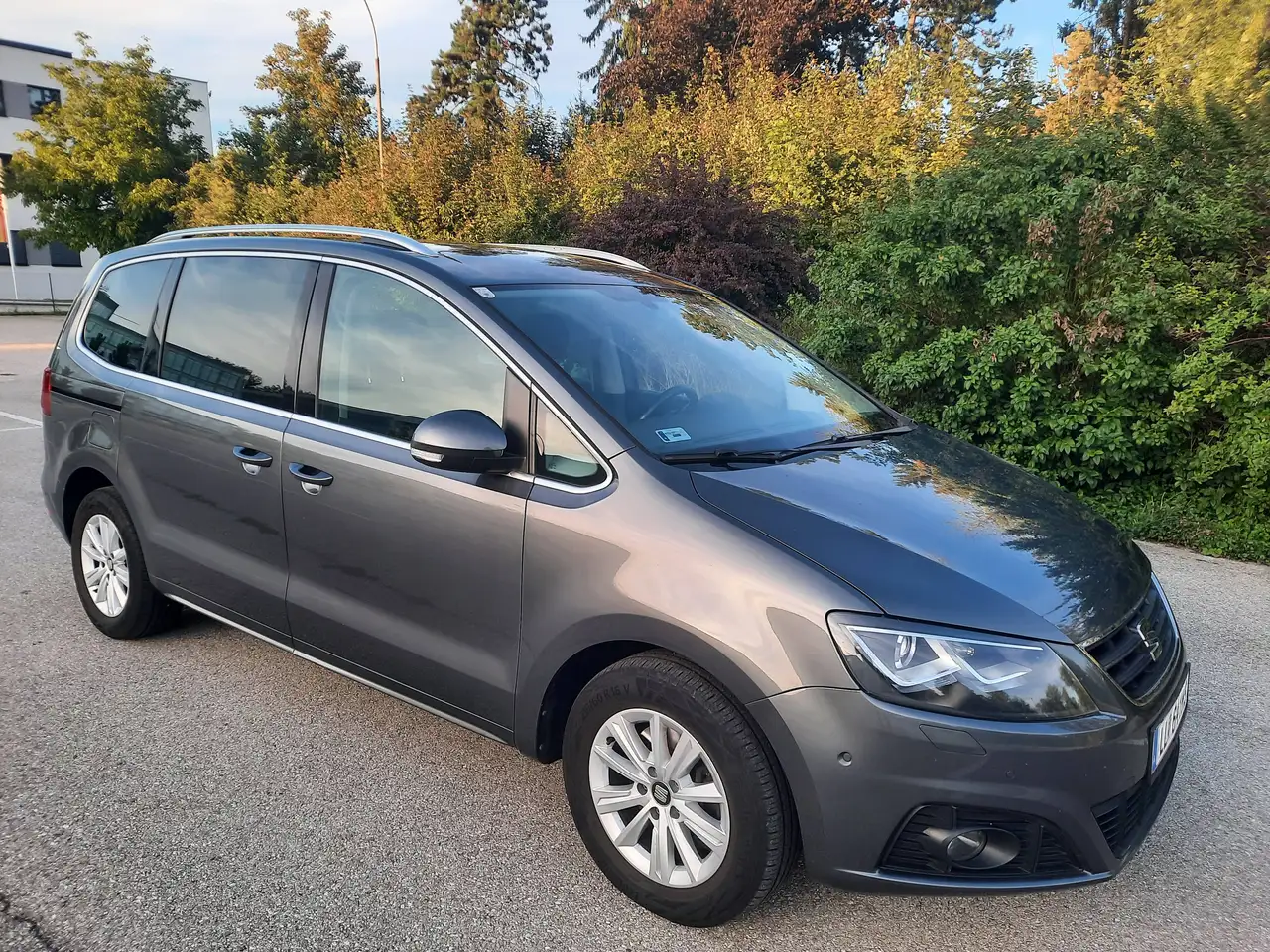 SEAT Alhambra Alhambra Style 2,0 TDI DSG Style — photo 1 of 17