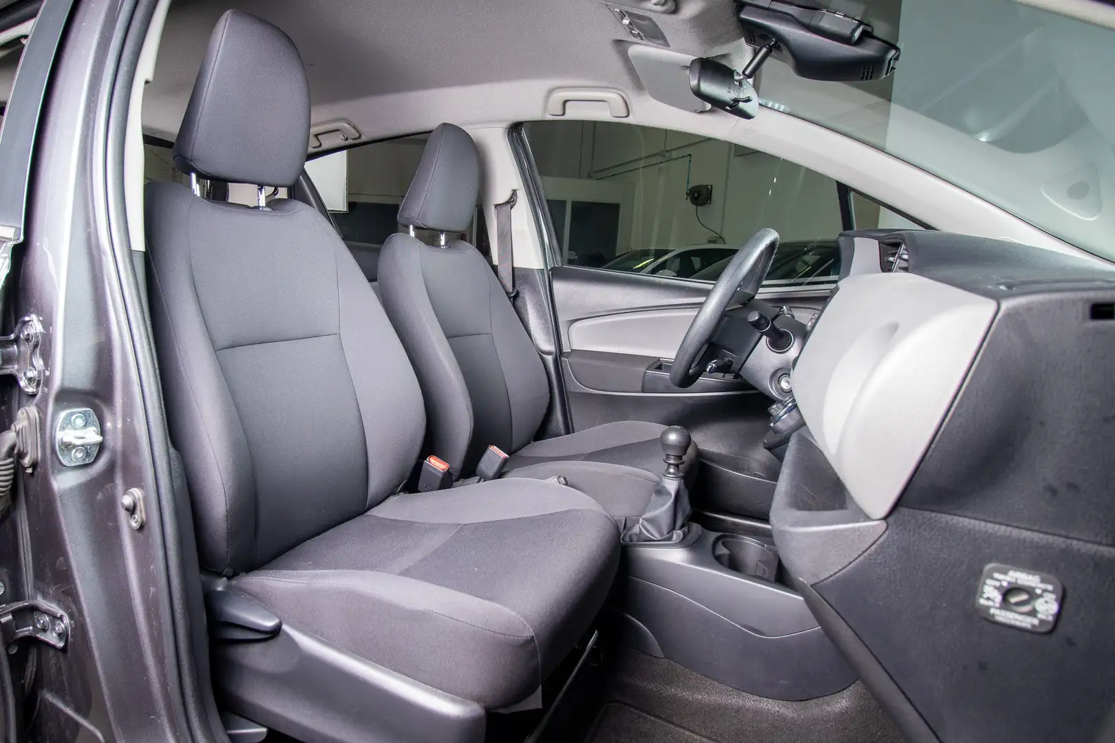 Toyota Yaris 5p 1.5 Active Grigio - 2