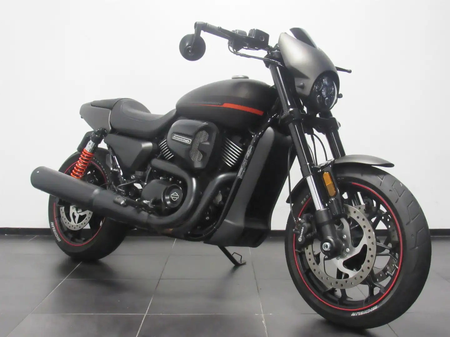 Harley-Davidson Street Rod Siyah - 2