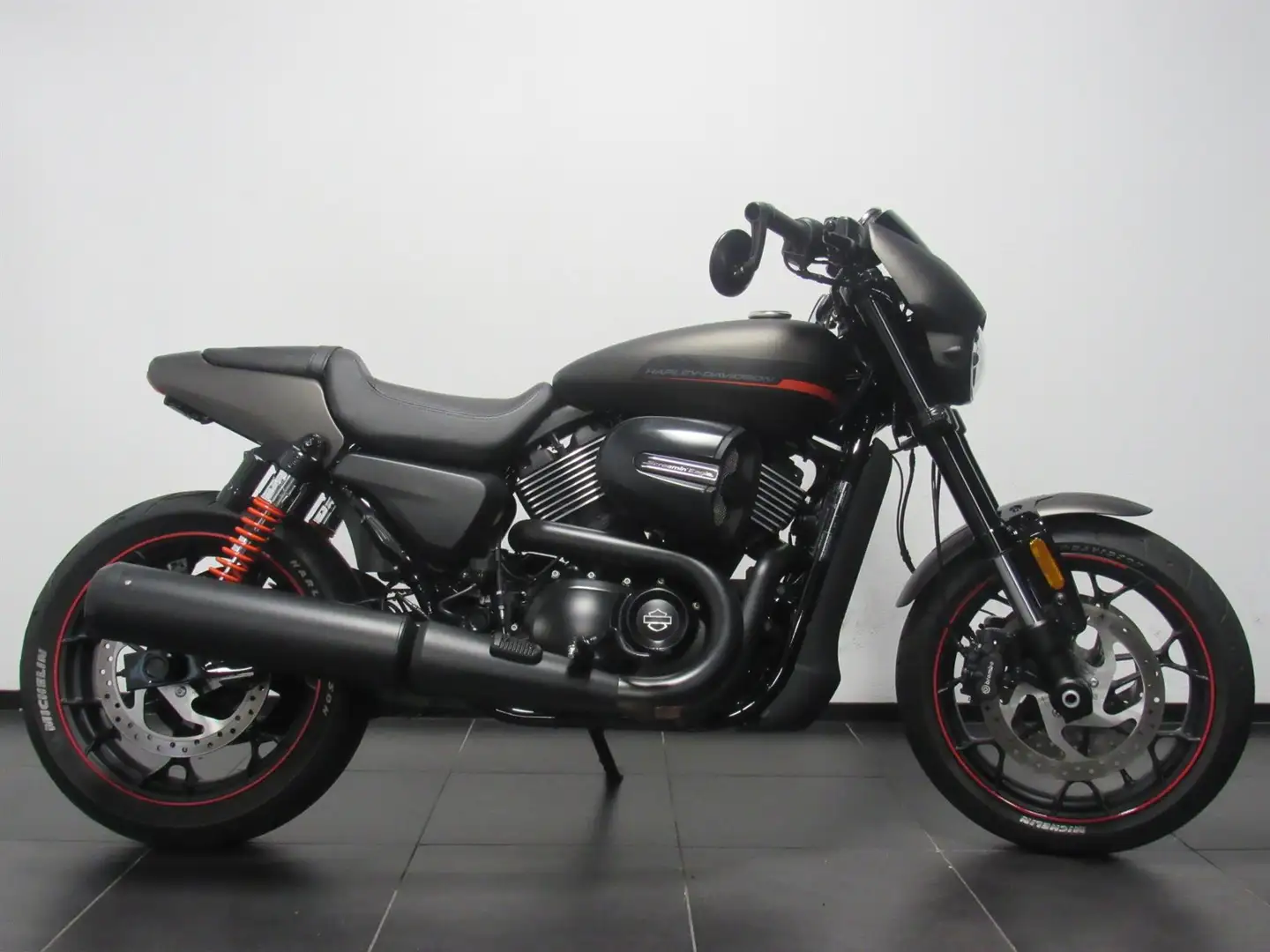 Harley-Davidson Street Rod Siyah - 1