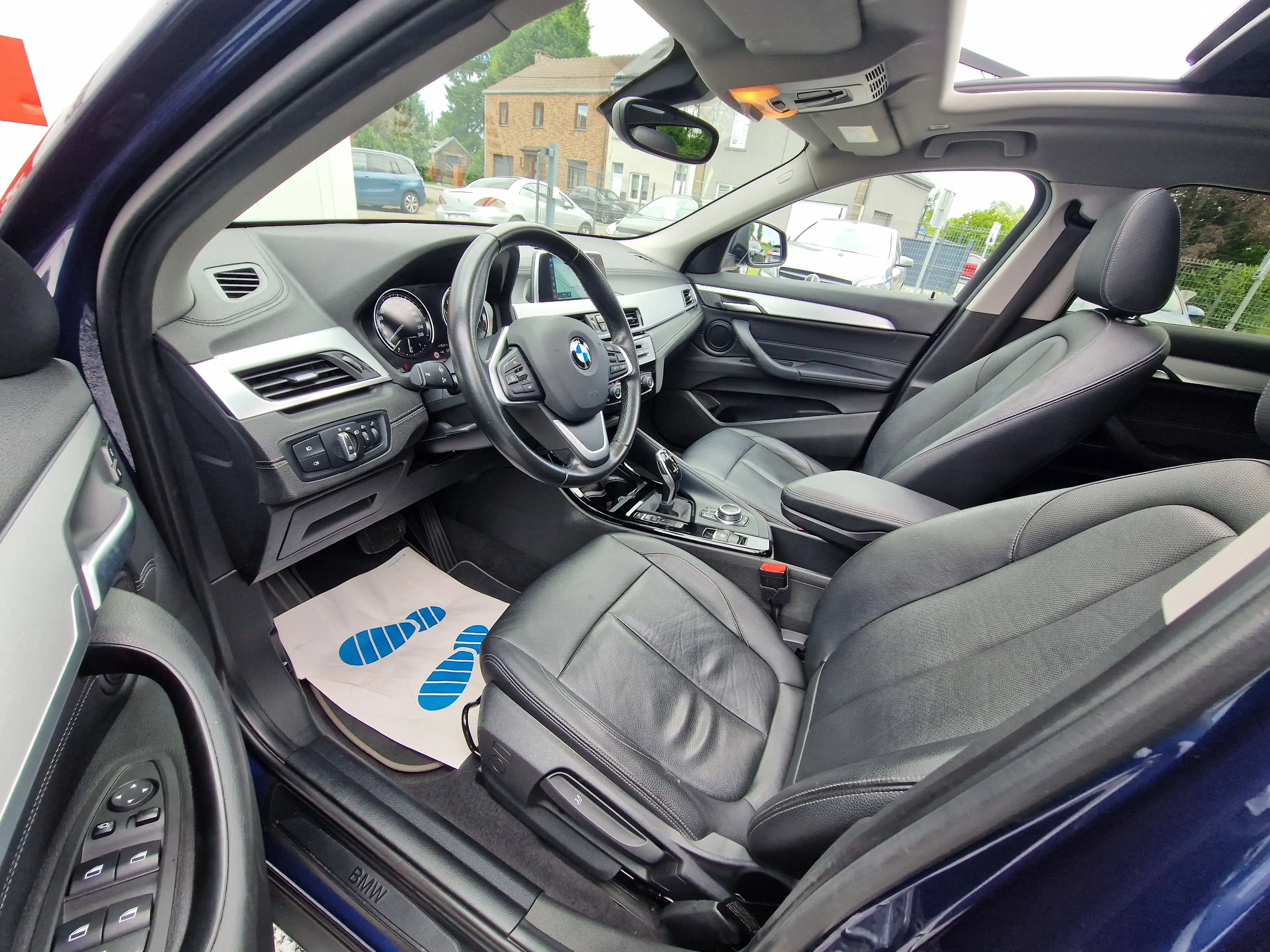 BMW X2 1.5iAS sDrive18*1°PROPRIO*CARNET*BOITE AUTO*TOIT PANO OUVRANT*CAMERA*GPS*CUIR — photo 5