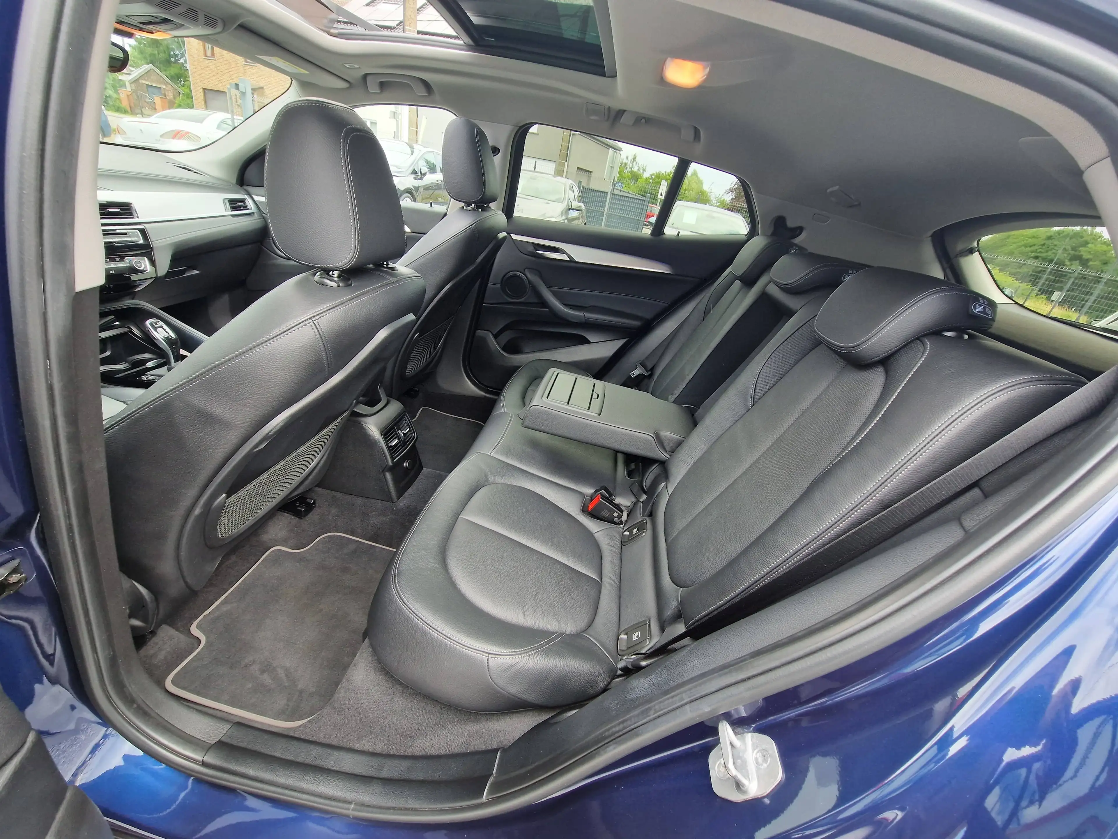 BMW X2 1.5iAS sDrive18*1°PROPRIO*CARNET*BOITE AUTO*TOIT PANO OUVRANT*CAMERA*GPS*CUIR — photo 6