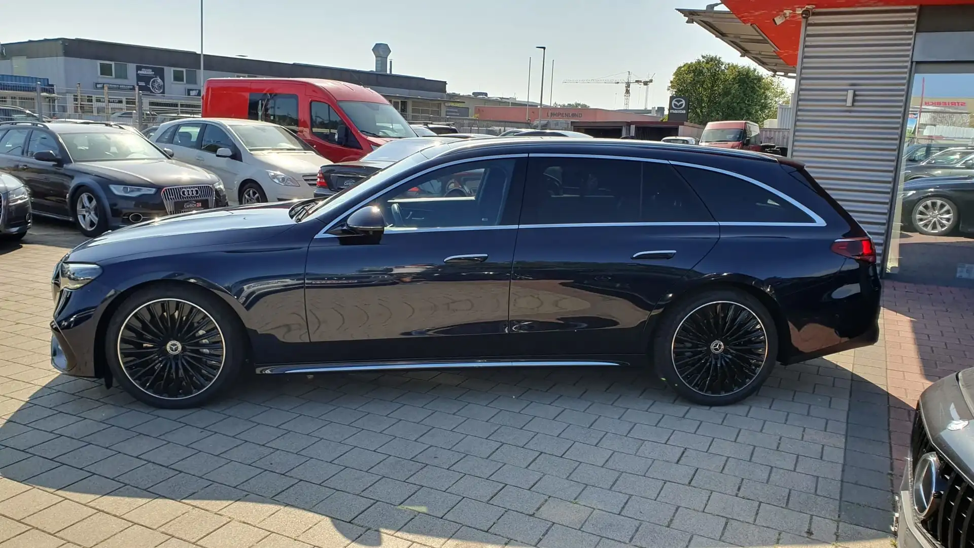 Mercedes-Benz E 220 E 220 d AMG Line Advanced Plus Blau - 2