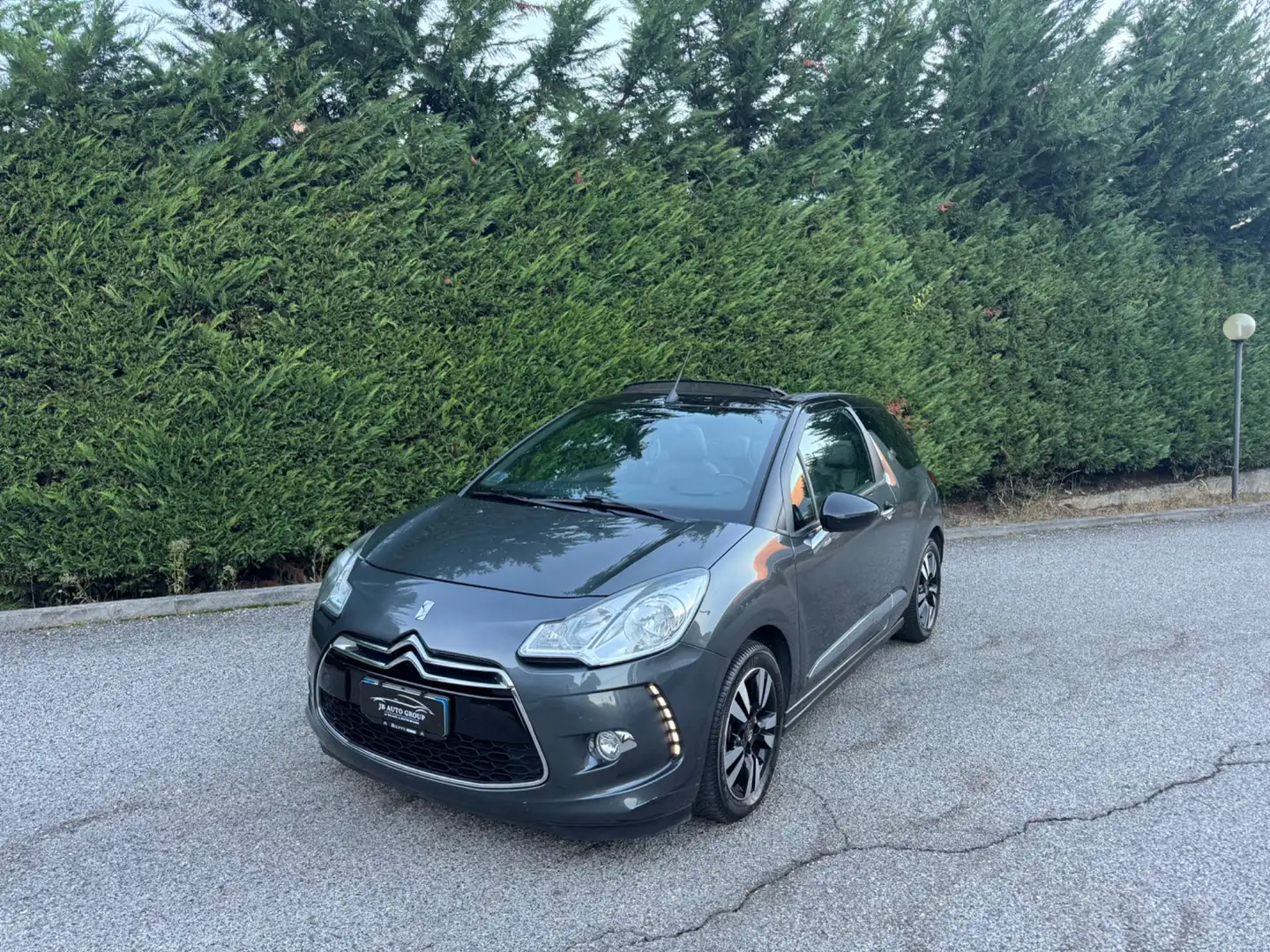 DS Automobiles DS 3 DS 3 1.6 THP 155 L'uomo Vogue Cabrio Grigio - 1