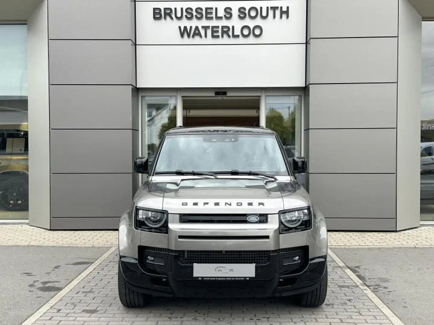Land Rover Defender X-Dynamic SE D250 - Available 08/2025 Grau - 2