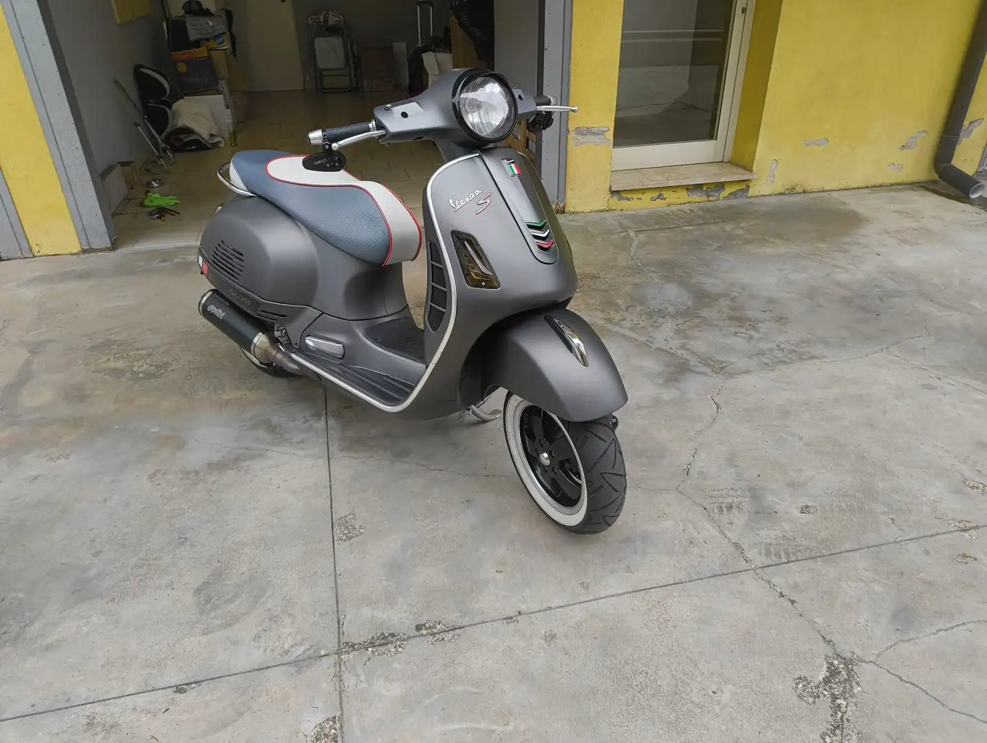 Vespa GTS Super Sport 300 Super sport Abs Gri - 2
