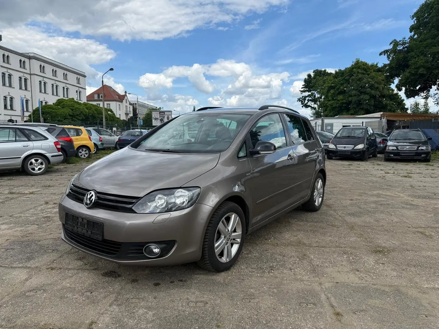Volkswagen Golf Plus 1.6 TDI DPF DSG MATCH Bruin - 1