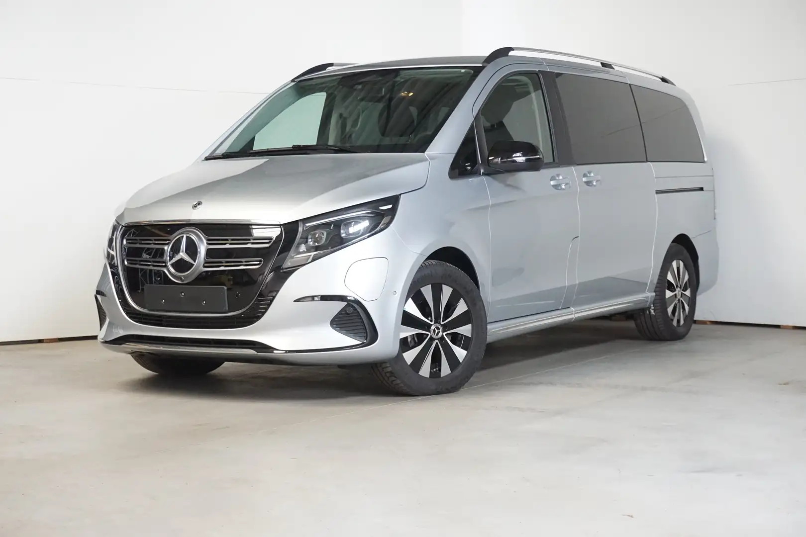 Mercedes-Benz EQV 300 NW MODEL - AIRMATIC - DISTRONIC - MULTI BEAM Срібний - 1